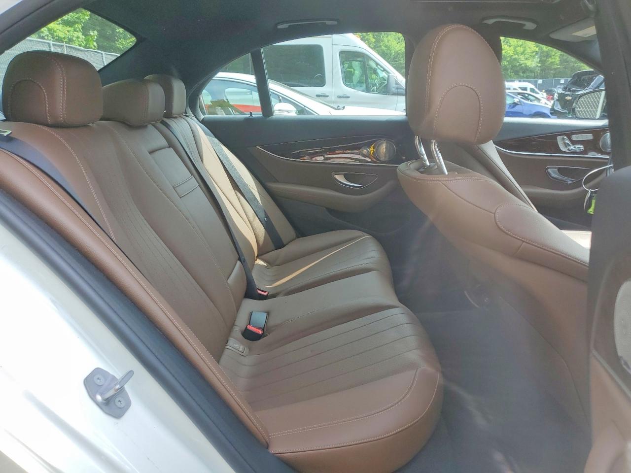 2018 Mercedes-benz E 300 4matic White vin: WDDZF4KB3JA371568