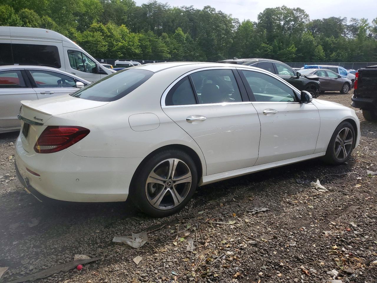 2018 Mercedes-benz E 300 4matic White vin: WDDZF4KB3JA371568