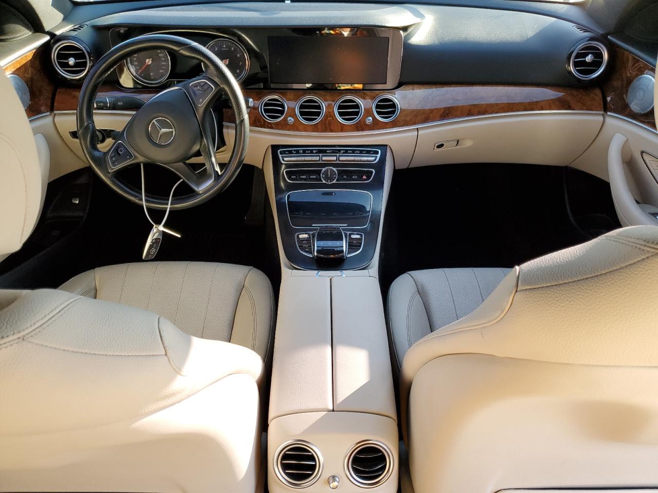 2018 Mercedes-benz E 300 4matic Белый vin: WDDZF4KB3JA467832