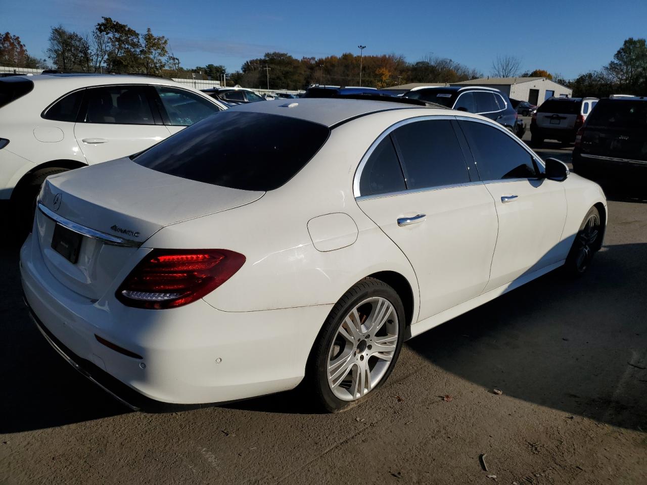 2018 Mercedes-benz E 300 4matic Белый vin: WDDZF4KB3JA467832