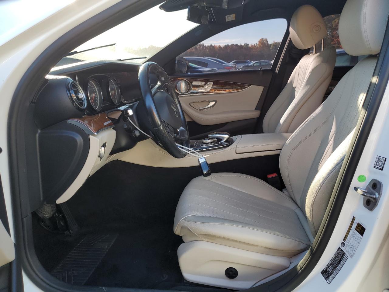 2018 Mercedes-benz E 300 4matic Белый vin: WDDZF4KB3JA467832