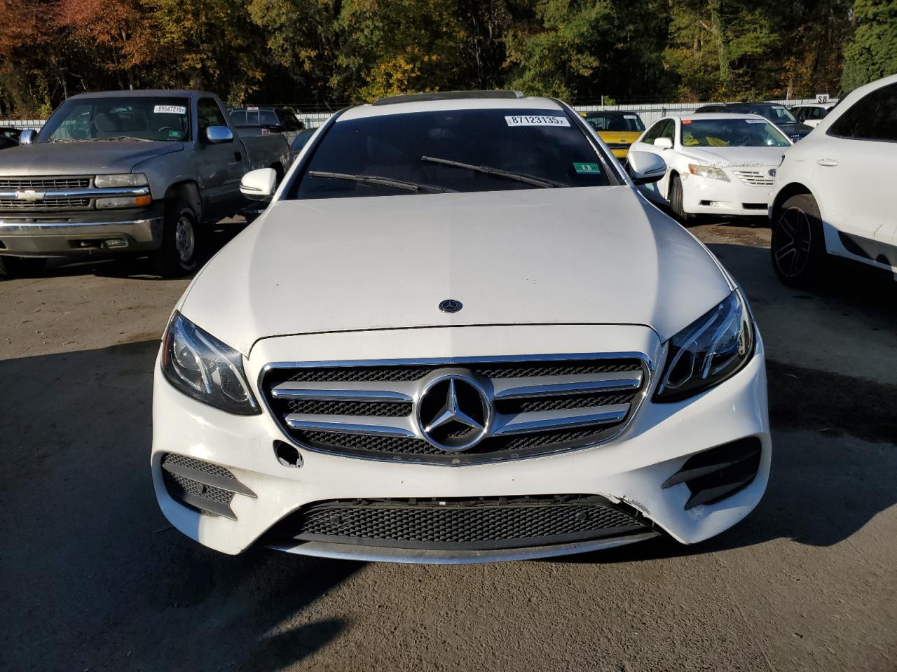 2018 Mercedes-benz E 300 4matic Белый vin: WDDZF4KB3JA467832