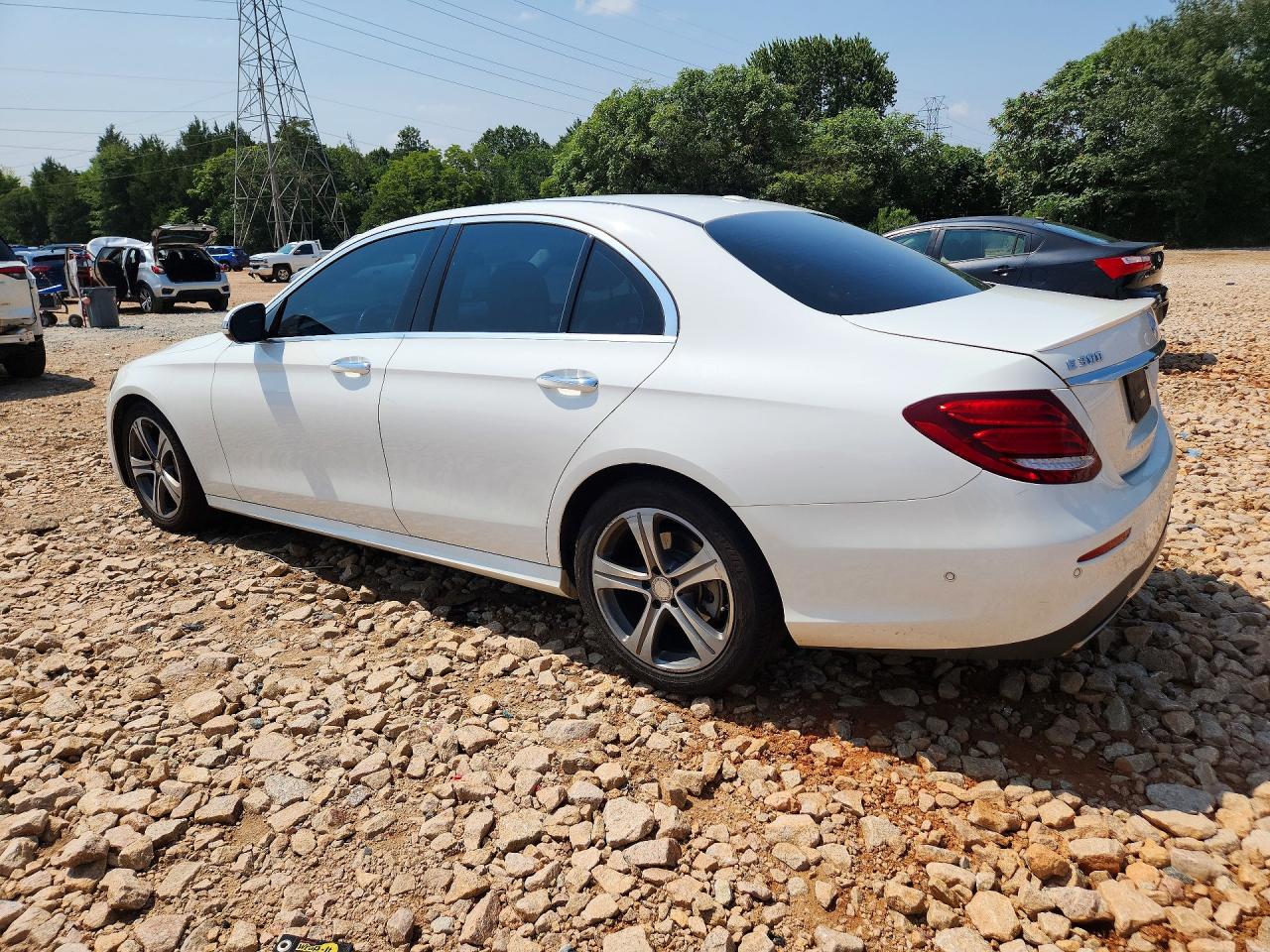 2017 Mercedes-benz 300 White vin: WDDZF4KB4HA065702