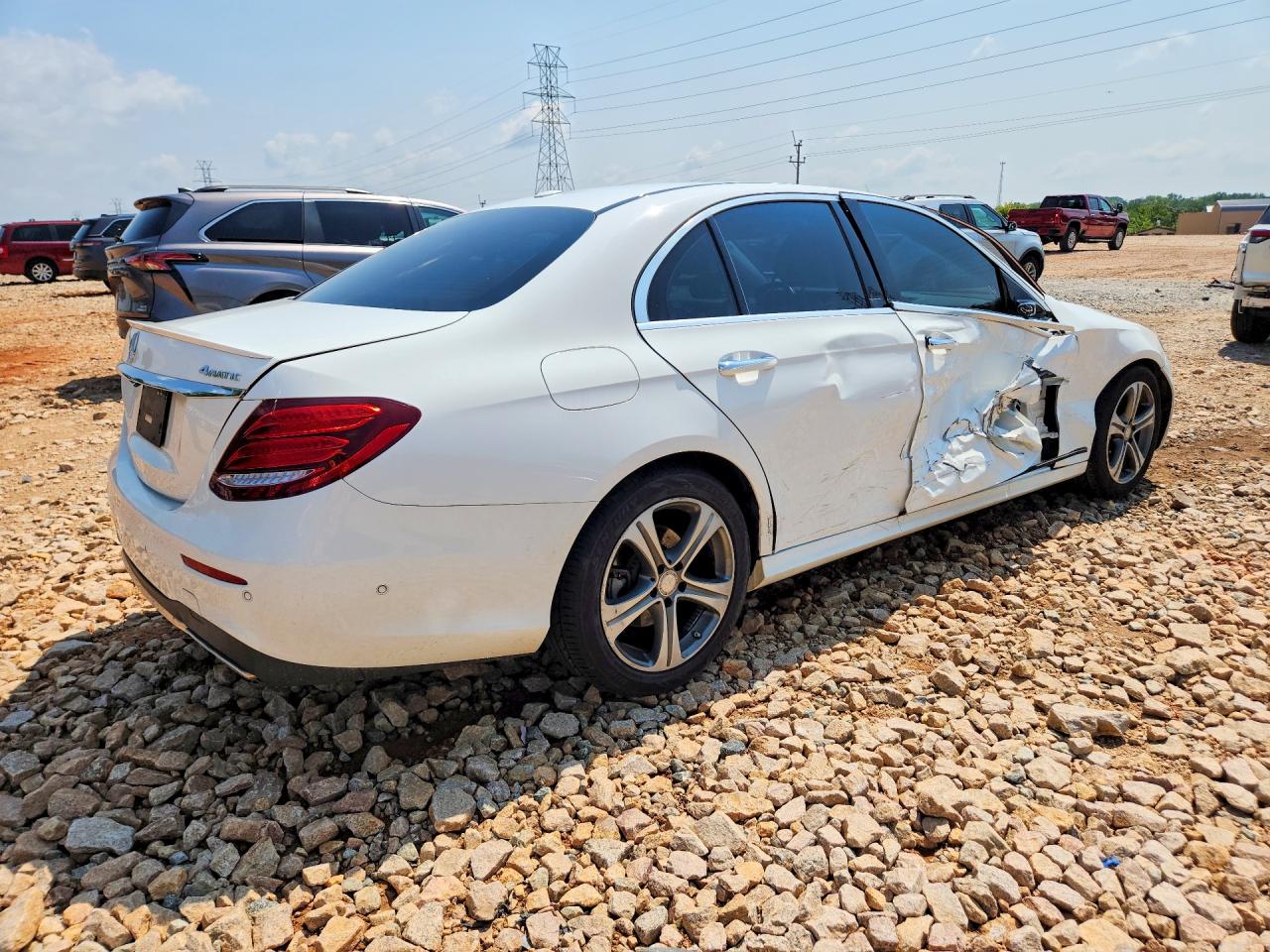 2017 Mercedes-benz 300 White vin: WDDZF4KB4HA065702