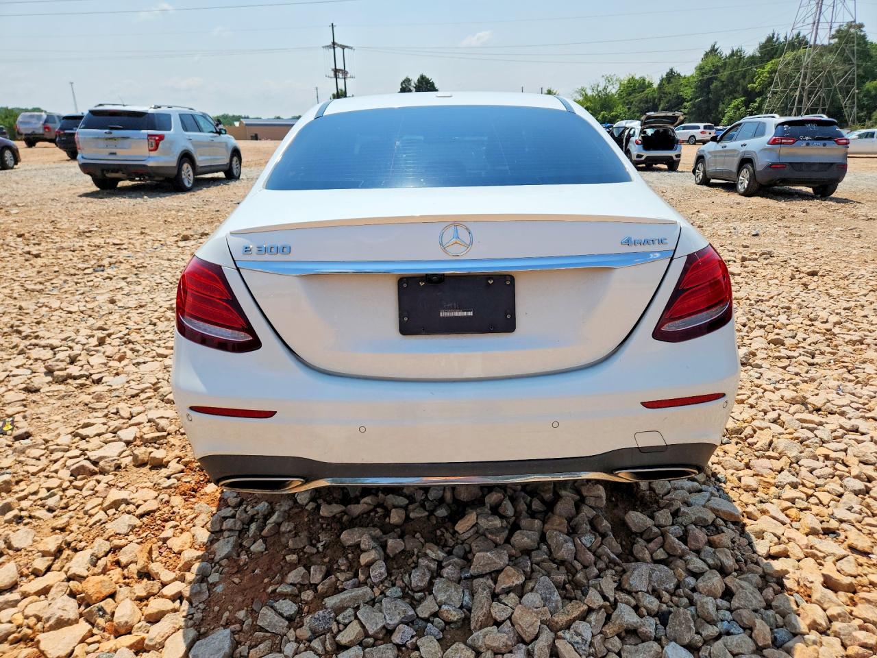 2017 Mercedes-benz 300 White vin: WDDZF4KB4HA065702