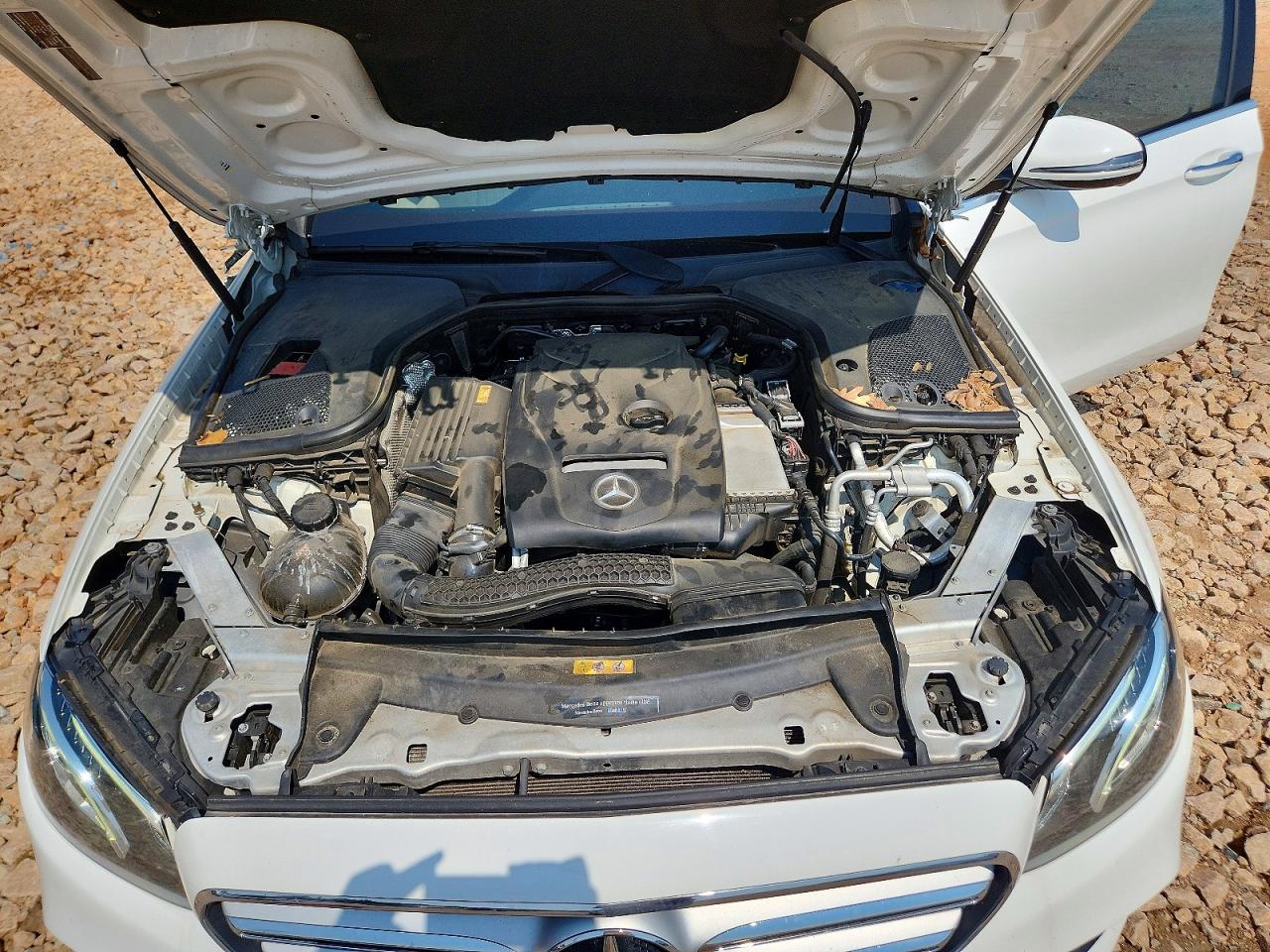2017 Mercedes-benz 300 White vin: WDDZF4KB4HA065702