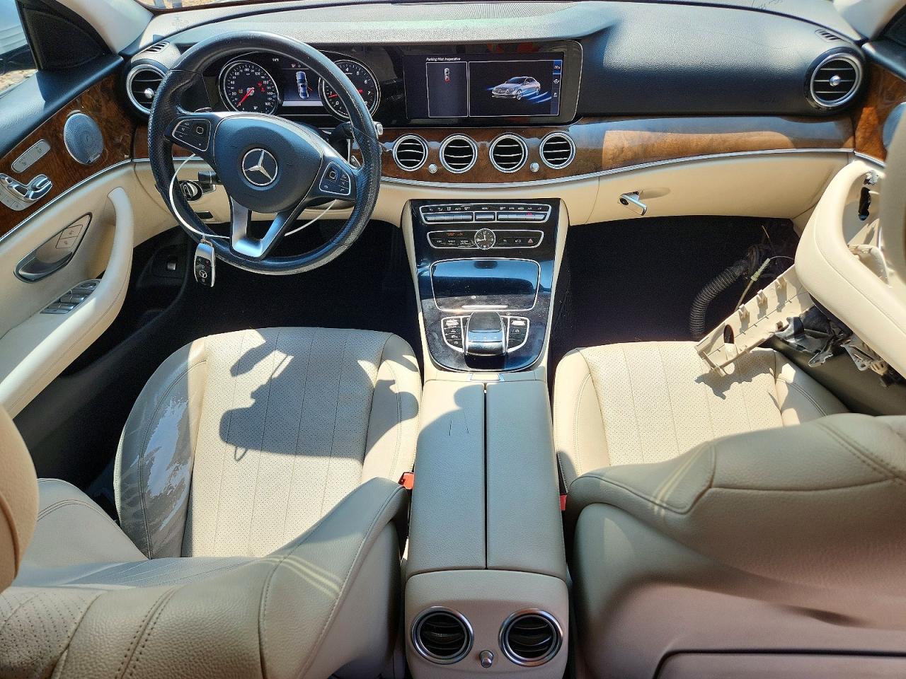 2017 Mercedes-benz 300 White vin: WDDZF4KB4HA065702