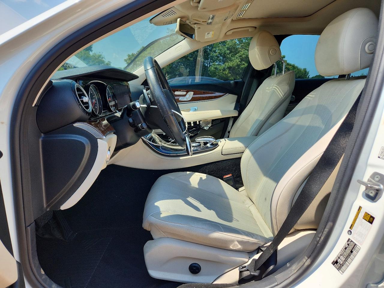 2017 Mercedes-benz 300 White vin: WDDZF4KB4HA065702
