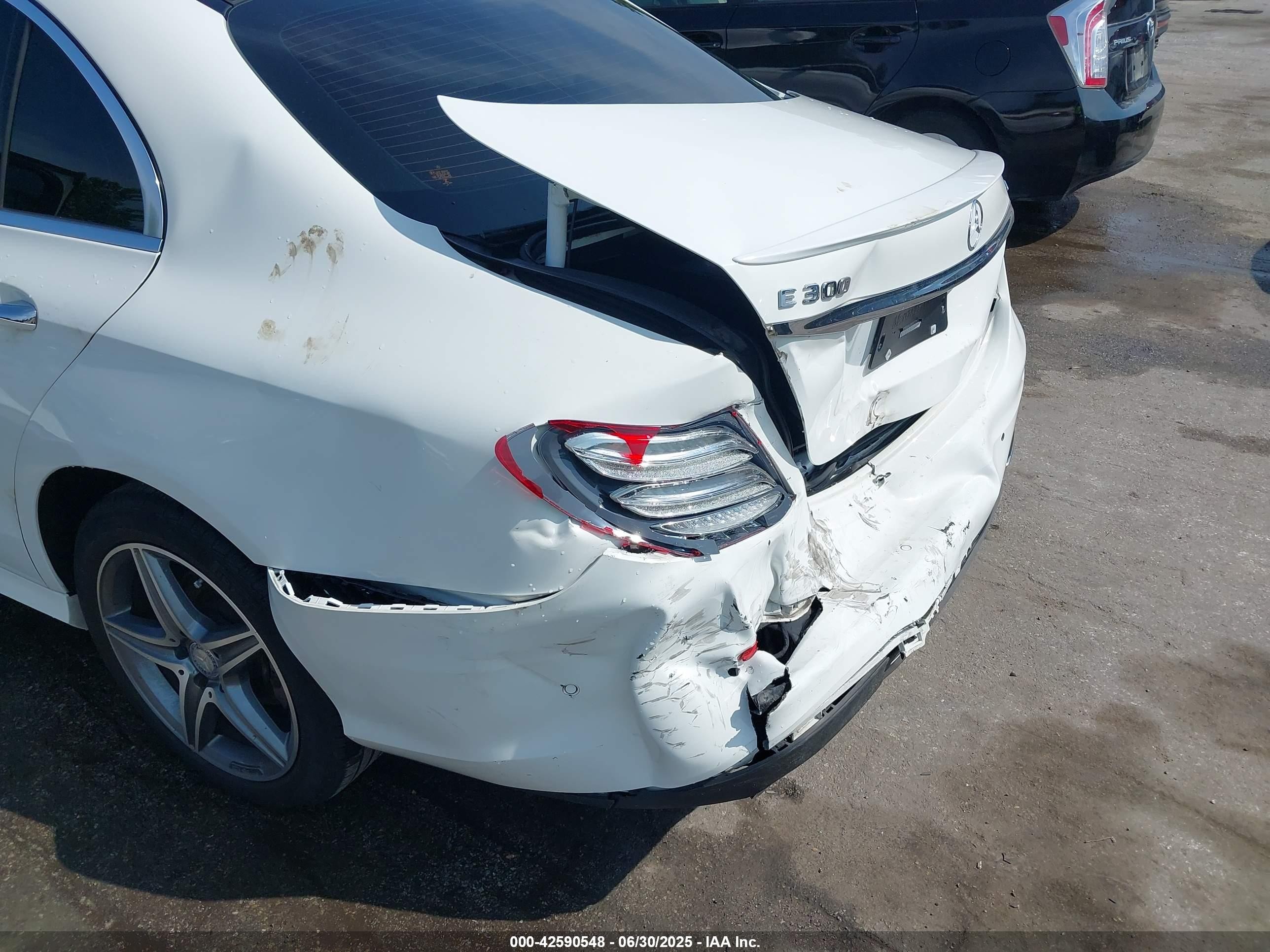 2017 Mercedes-benz E 300 4matic White vin: WDDZF4KB4HA070513