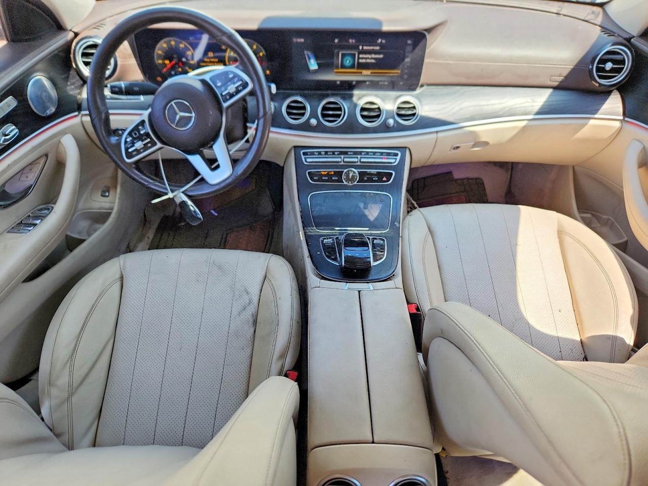 2019 Mercedes-benz E 300 4matic Белый vin: WDDZF4KB4KA619229