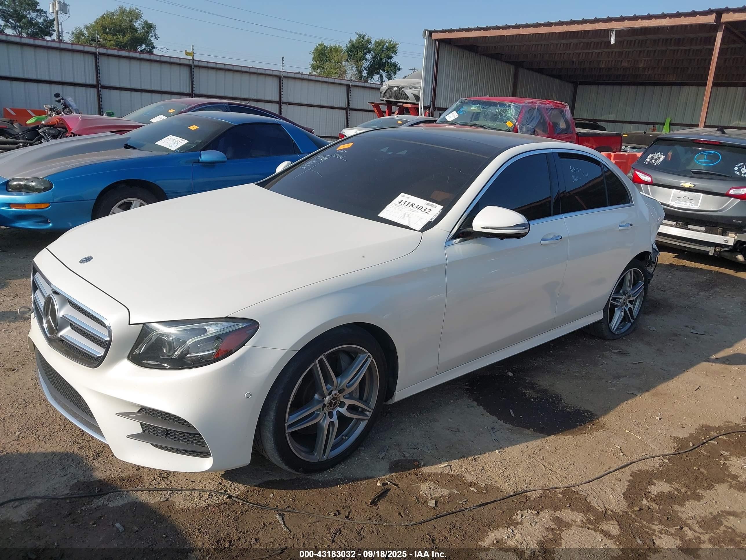 2018 Mercedes-benz E 300 4matic Белый vin: WDDZF4KB5JA338300