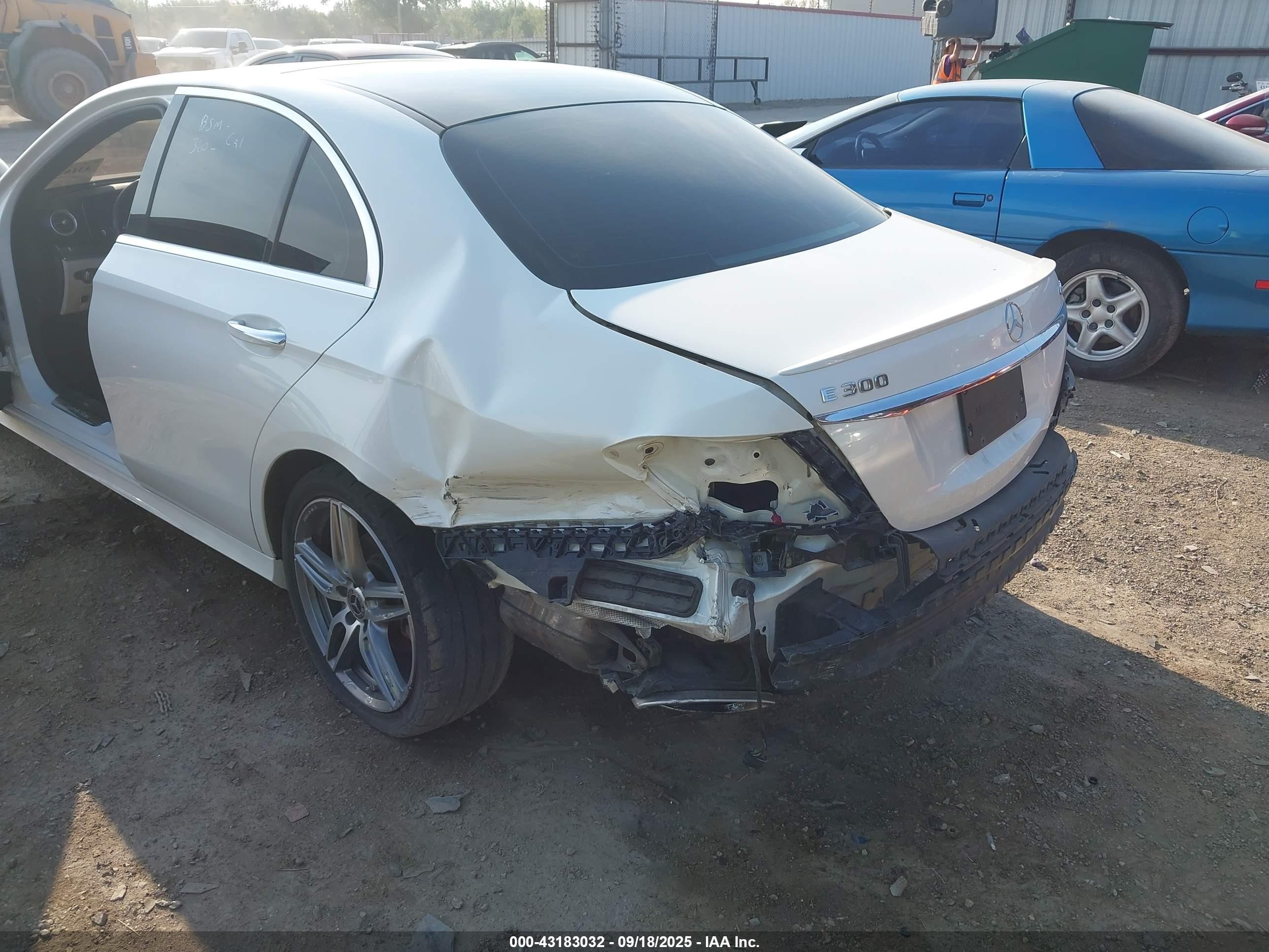 2018 Mercedes-benz E 300 4matic Белый vin: WDDZF4KB5JA338300