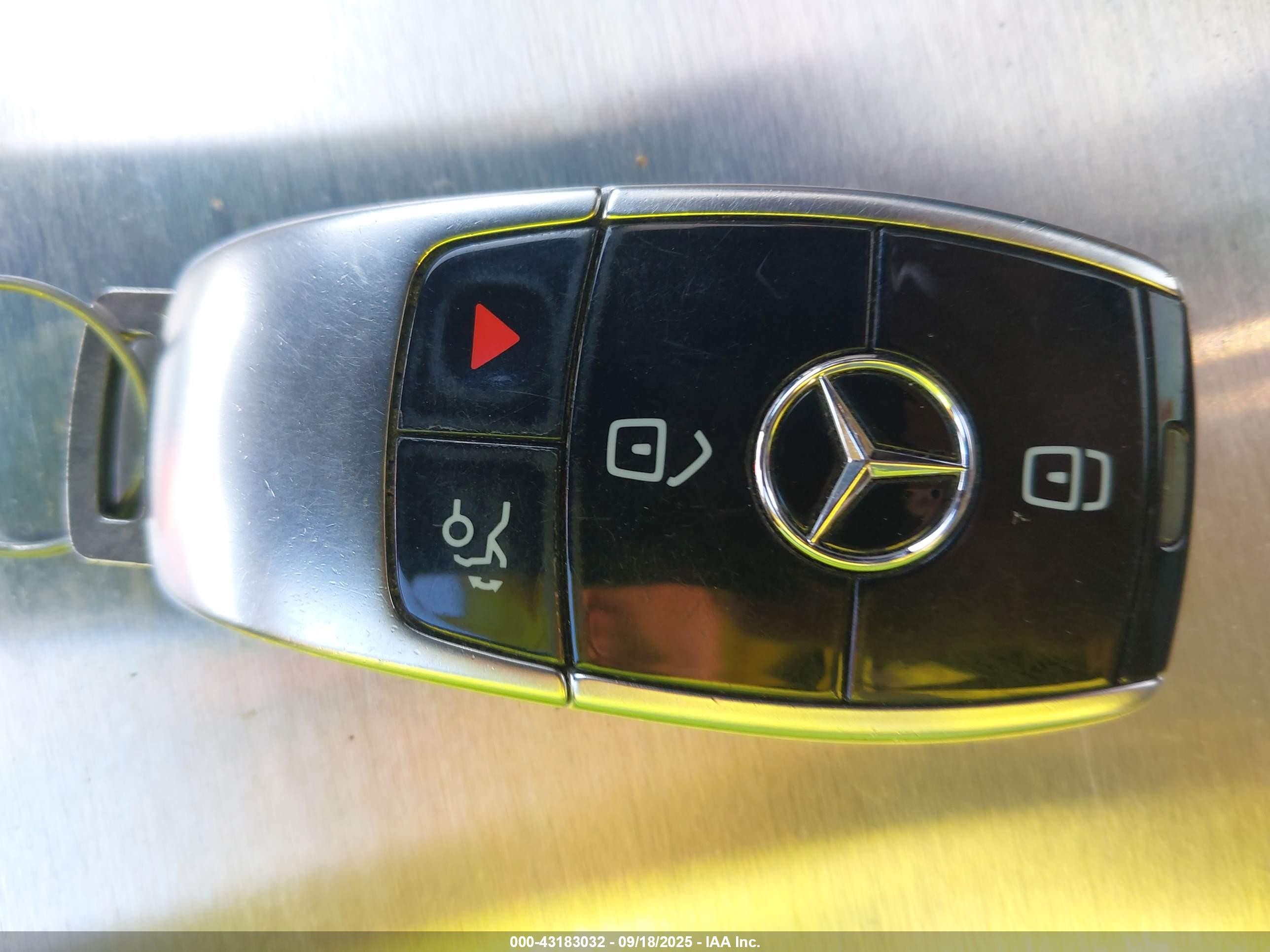 2018 Mercedes-benz E 300 4matic Белый vin: WDDZF4KB5JA338300