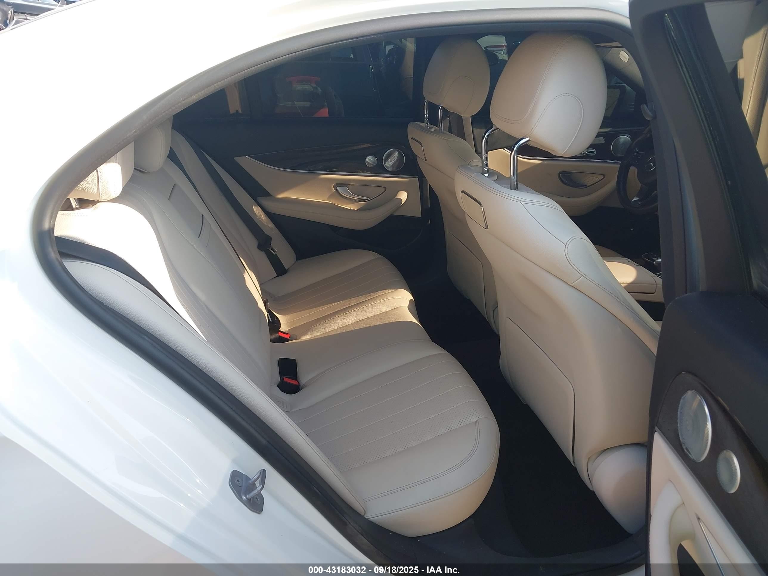 2018 Mercedes-benz E 300 4matic Белый vin: WDDZF4KB5JA338300