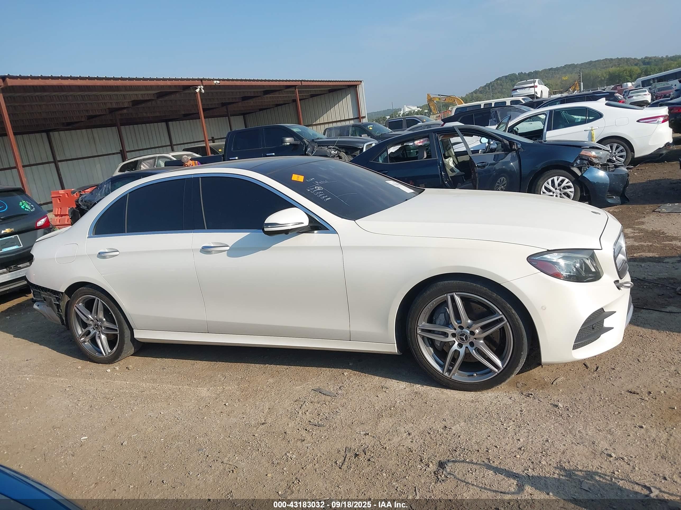 2018 Mercedes-benz E 300 4matic Белый vin: WDDZF4KB5JA338300