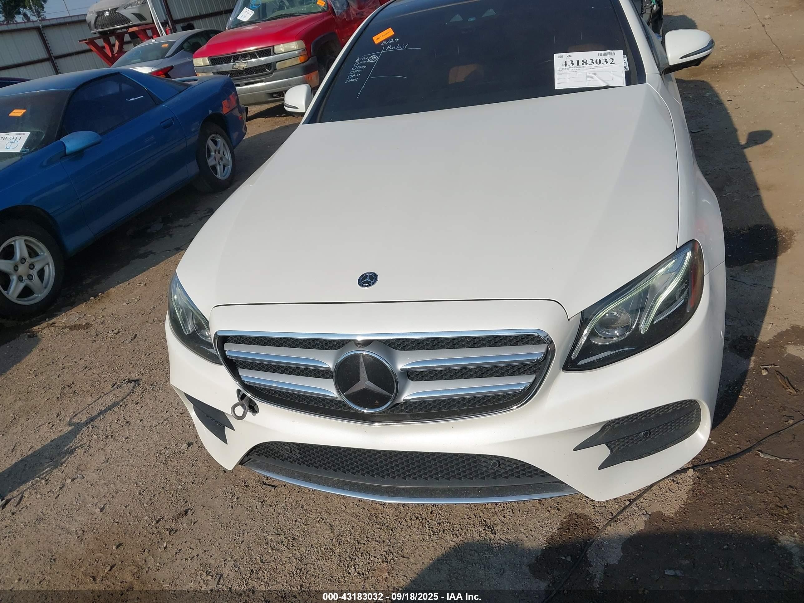 2018 Mercedes-benz E 300 4matic Белый vin: WDDZF4KB5JA338300