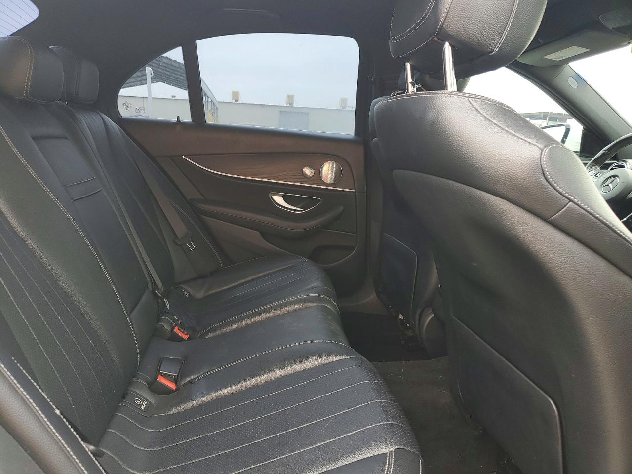 2017 Mercedes-benz E 300 4matic White vin: WDDZF4KB7HA018325
