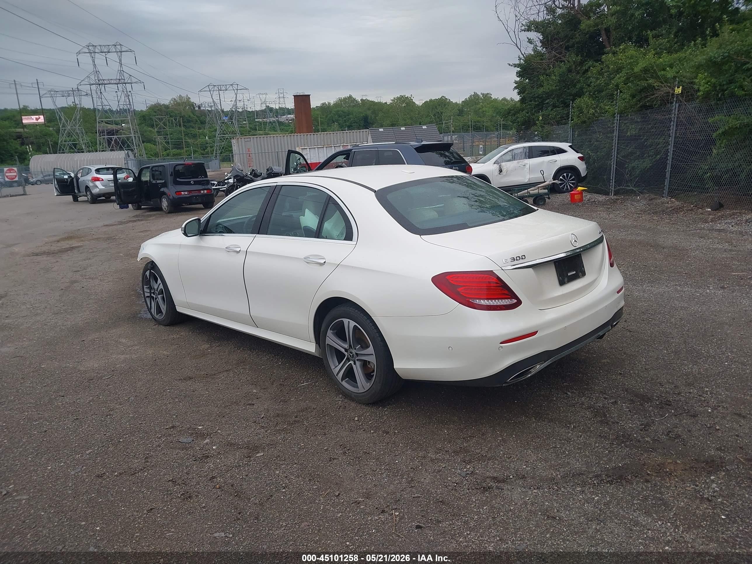 2017 Mercedes-benz E 300 4matic Cream vin: WDDZF4KB7HA259804