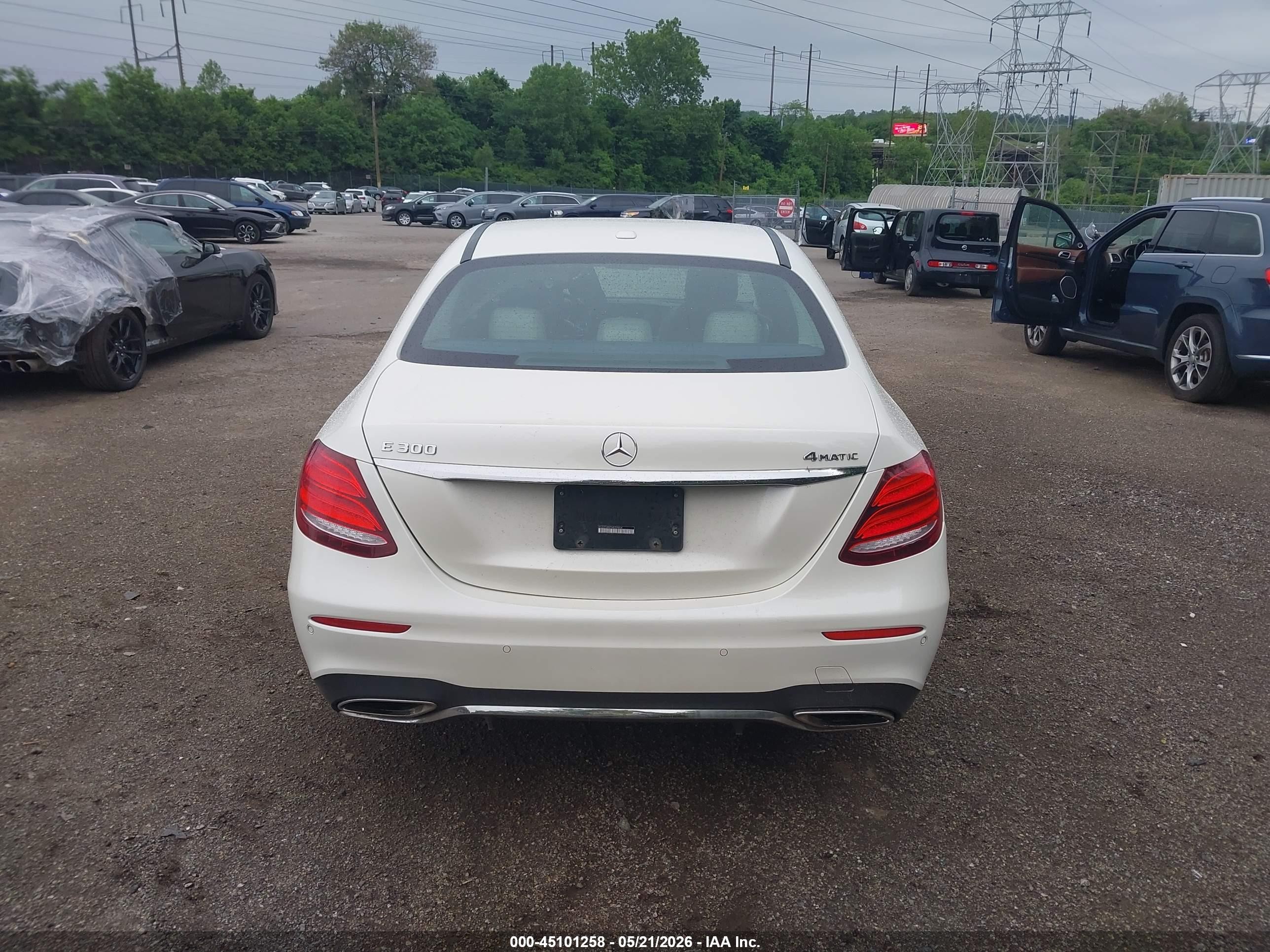 2017 Mercedes-benz E 300 4matic Cream vin: WDDZF4KB7HA259804