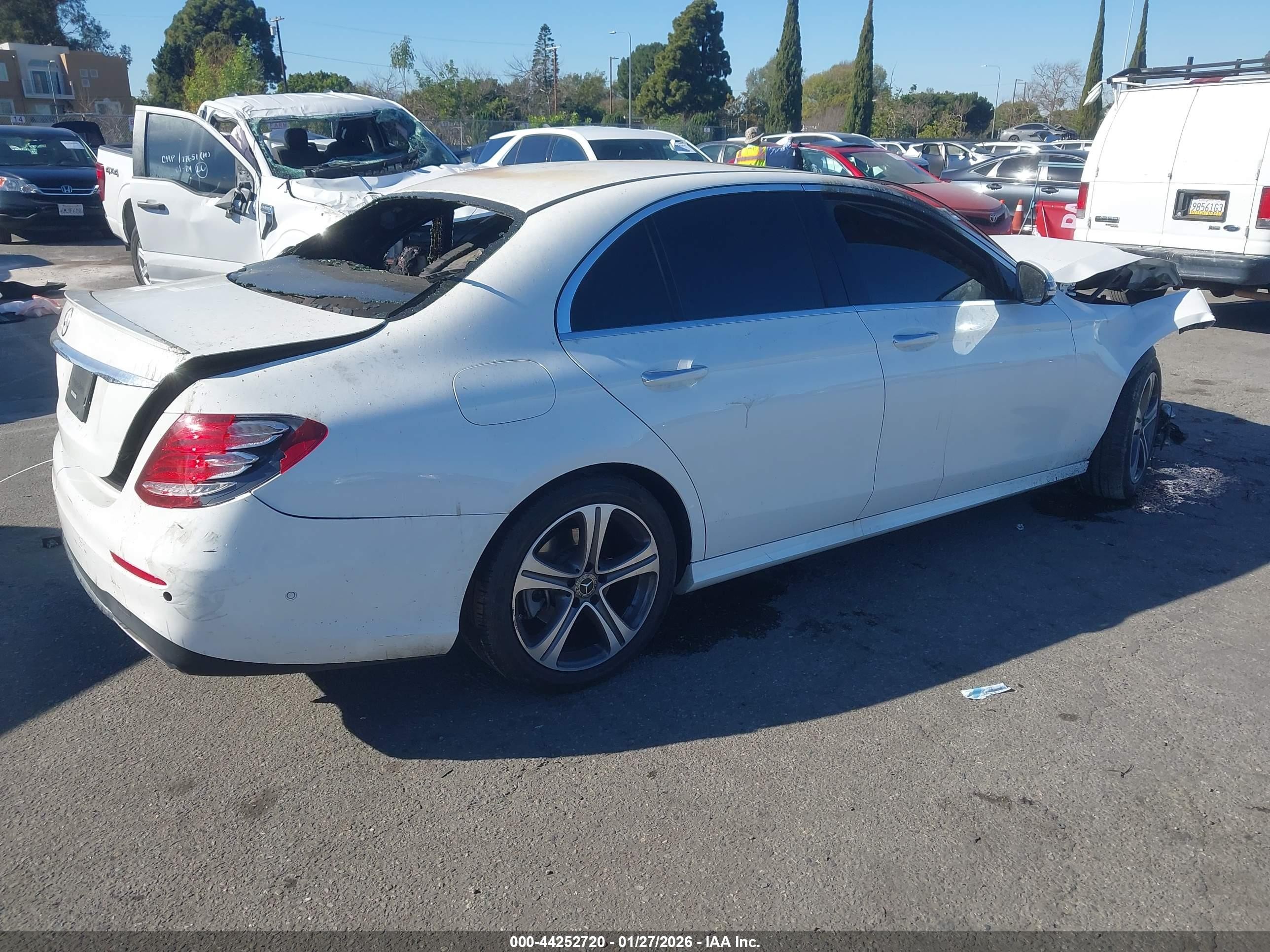 2020 Mercedes-benz E 350   White vin: WDDZF8DB5LA717899