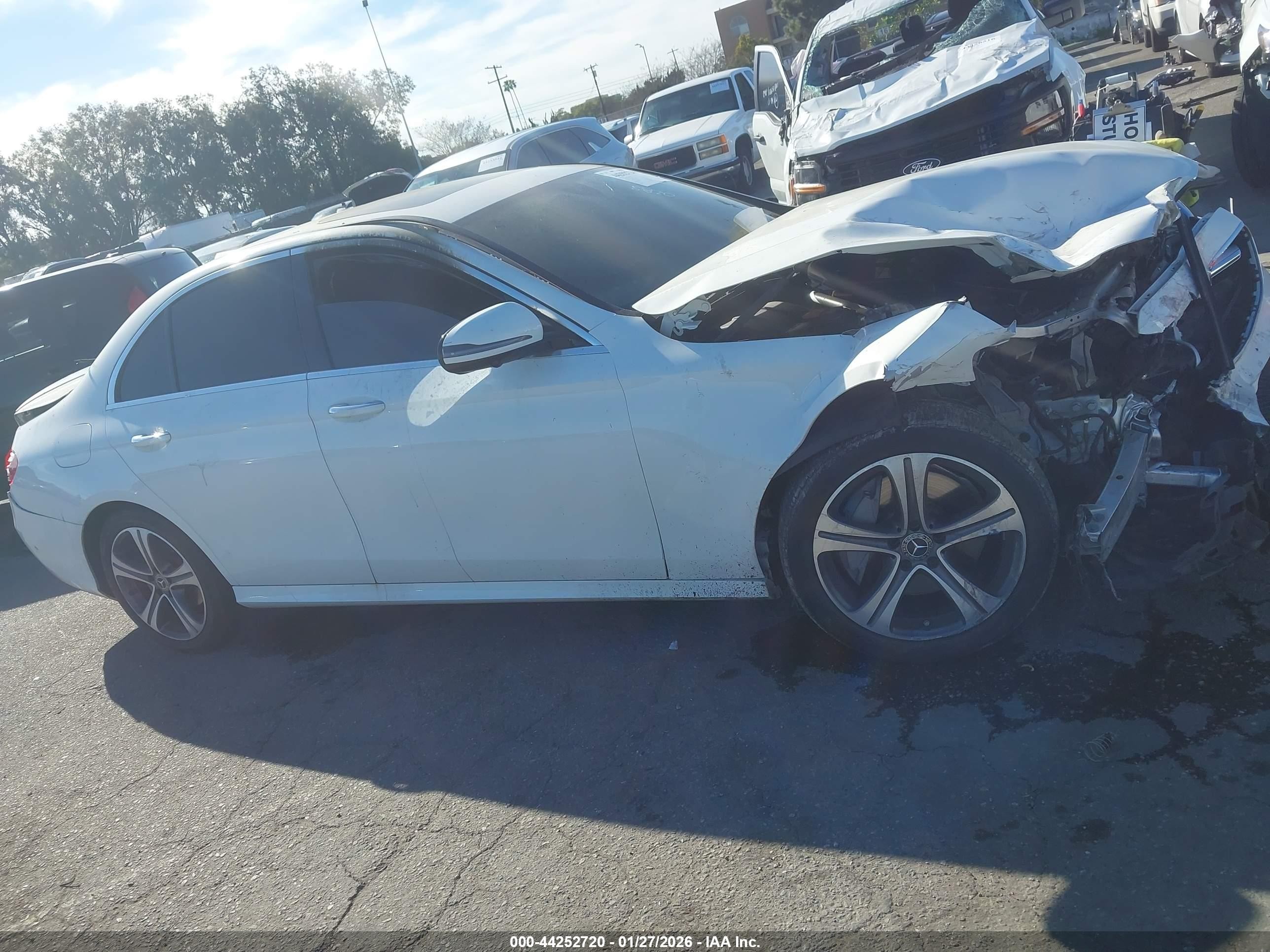 2020 Mercedes-benz E 350   White vin: WDDZF8DB5LA717899
