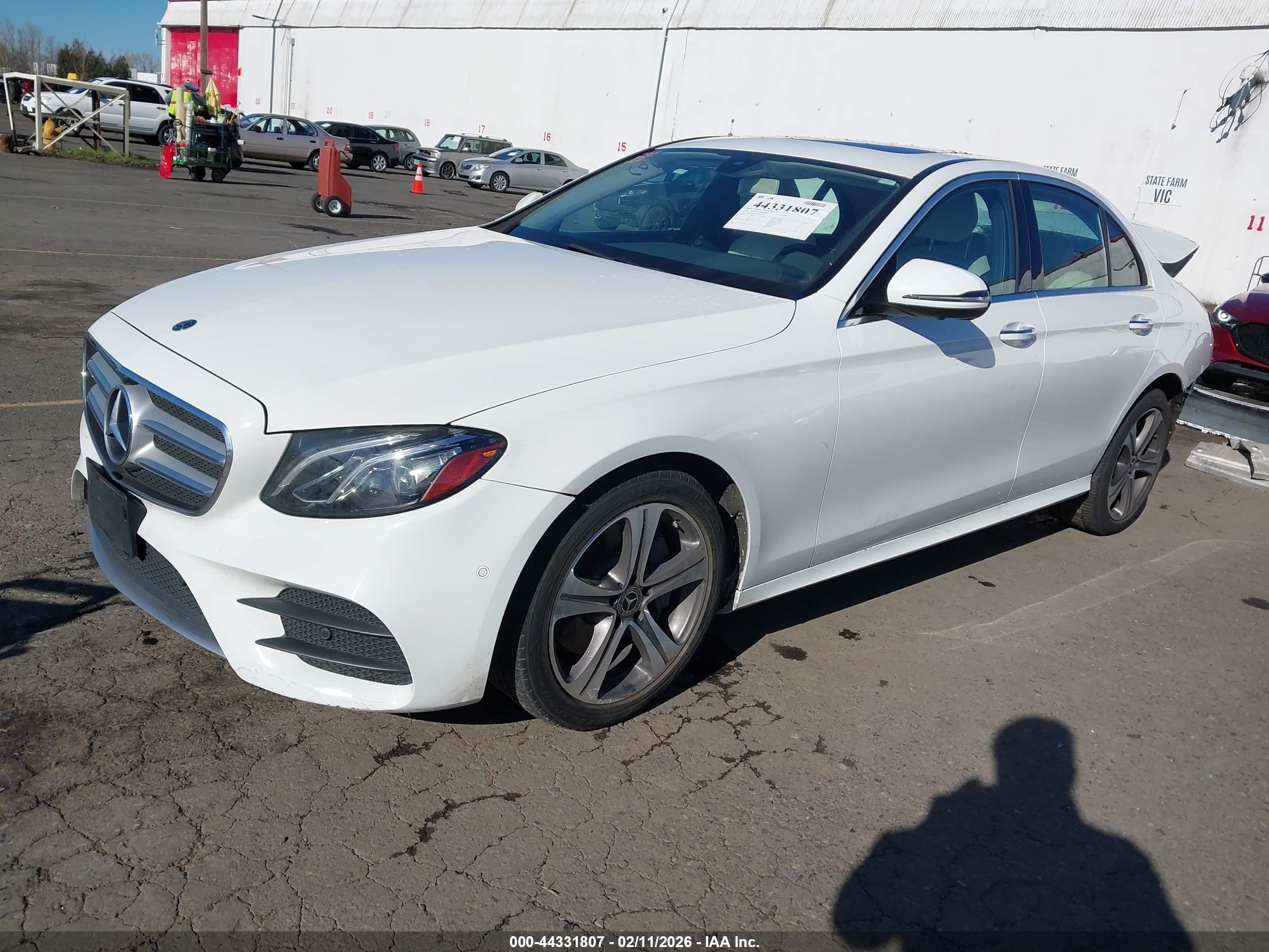 2020 Mercedes-benz E 350   Белый vin: WDDZF8DB8LA702197