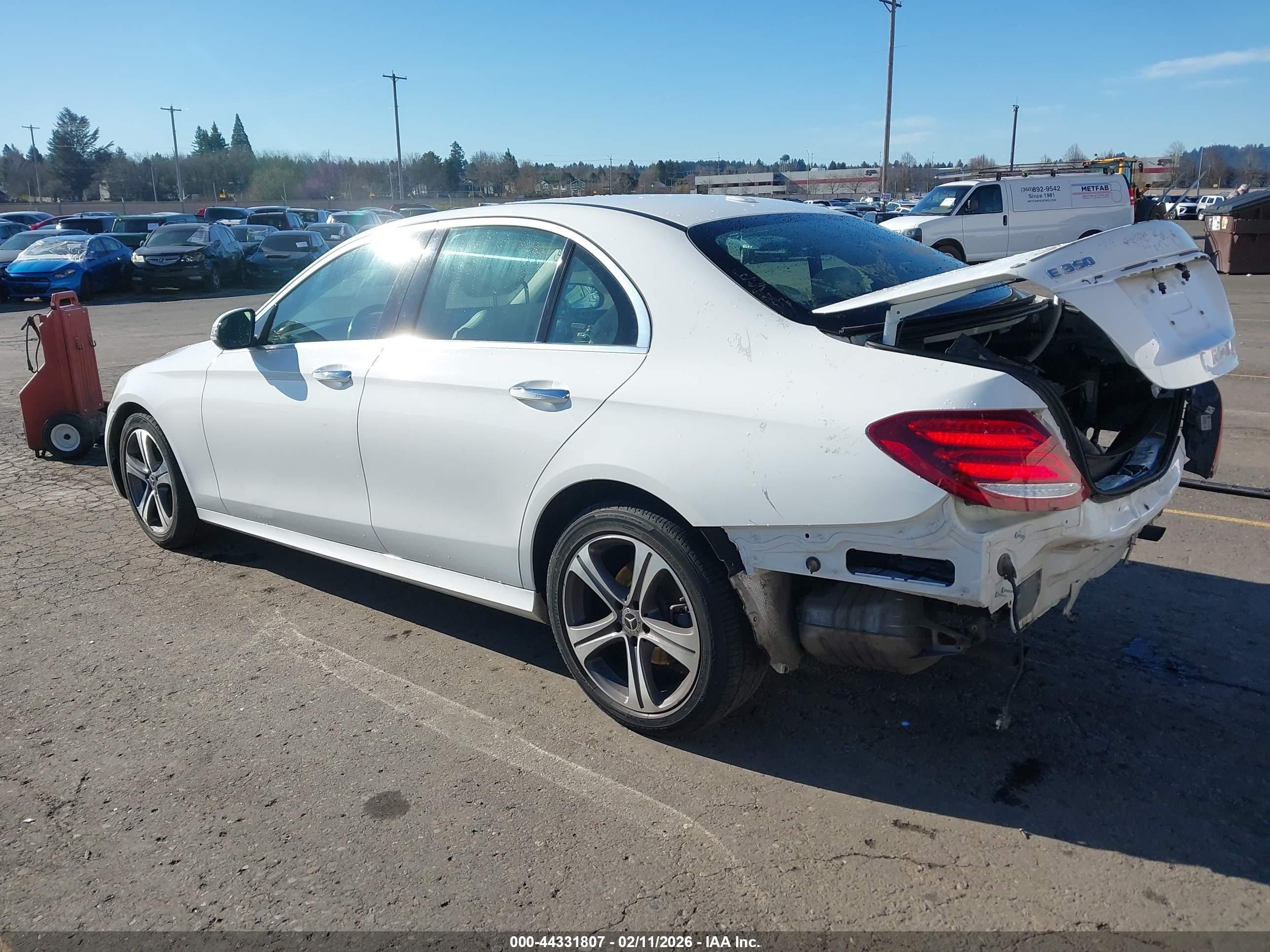 2020 Mercedes-benz E 350   Белый vin: WDDZF8DB8LA702197