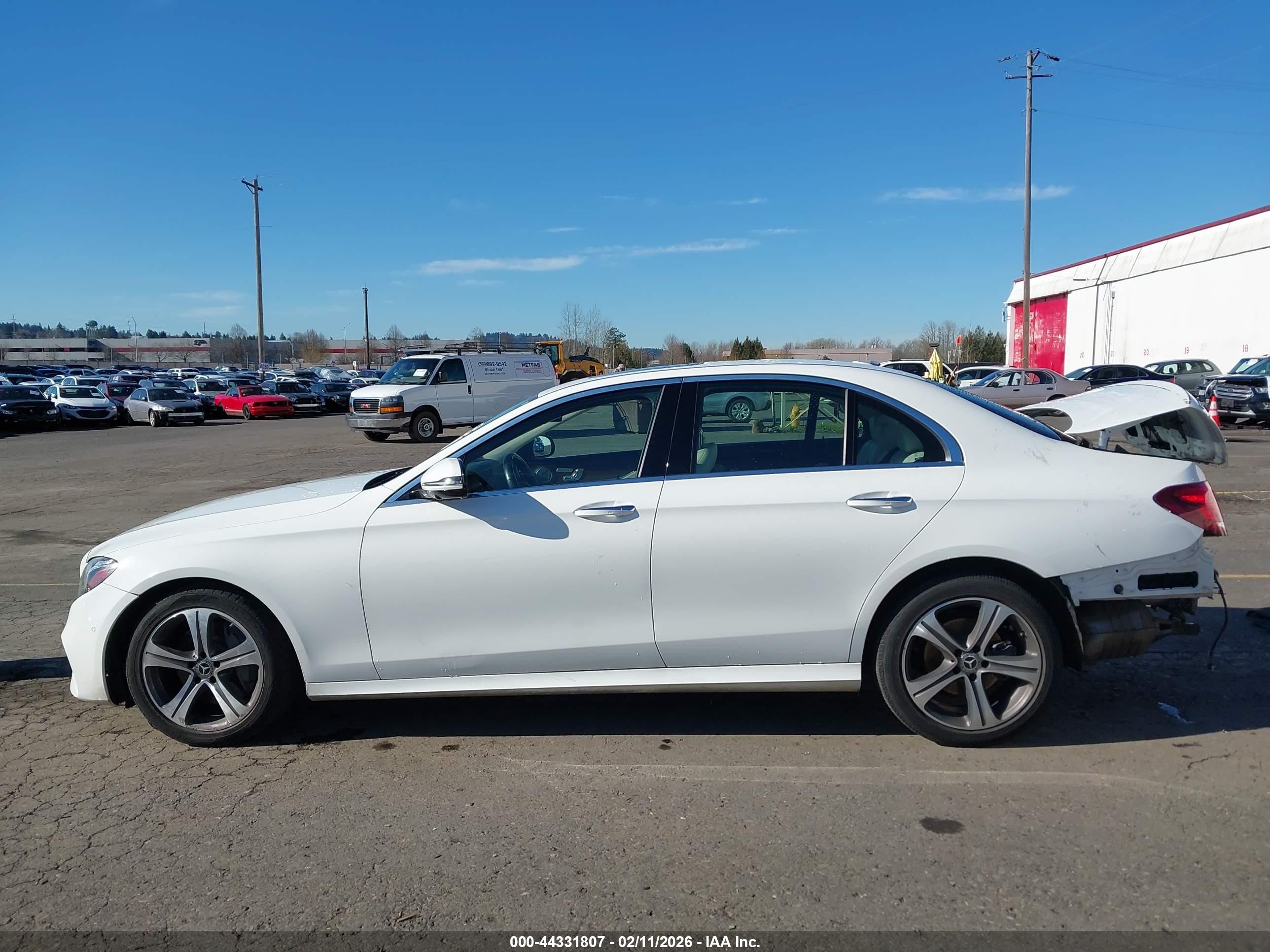2020 Mercedes-benz E 350   Белый vin: WDDZF8DB8LA702197
