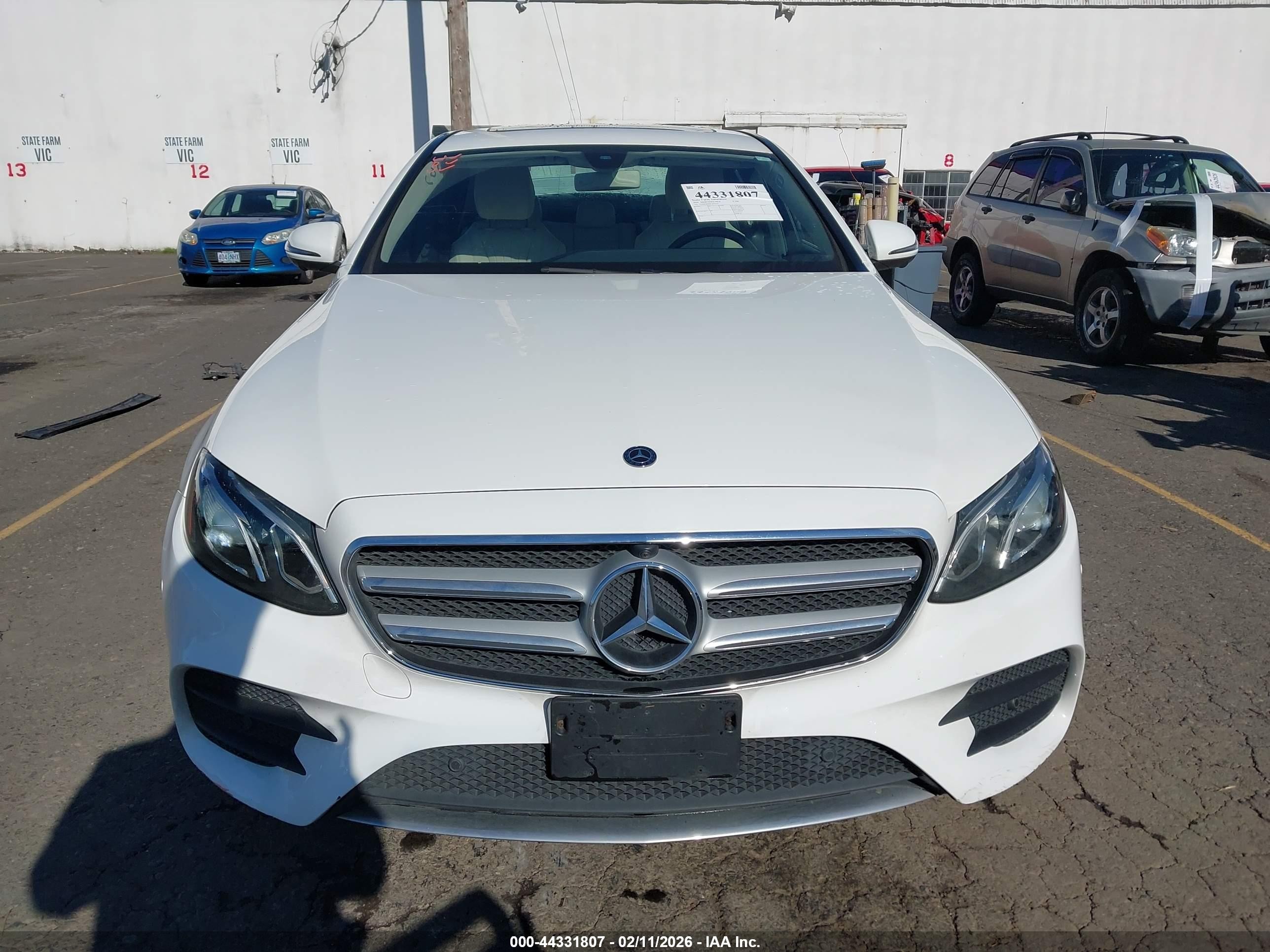 2020 Mercedes-benz E 350   Белый vin: WDDZF8DB8LA702197