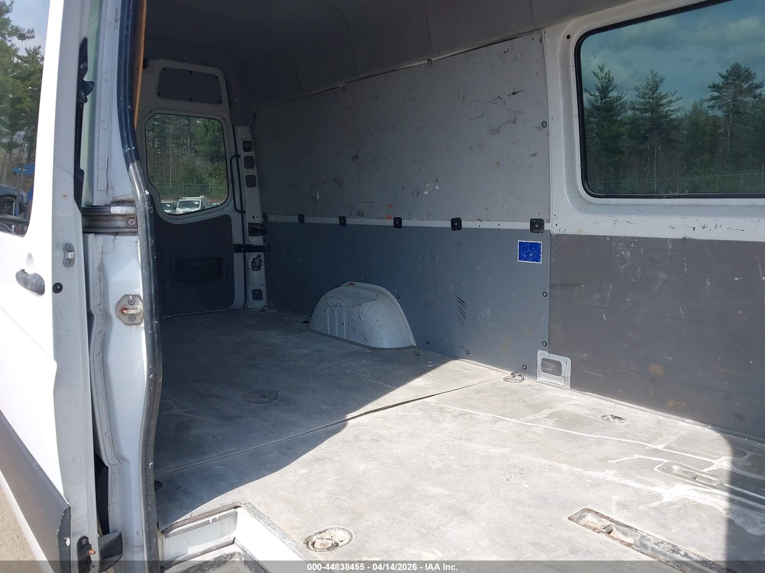 2014 Freightliner Sprinter 2500 High  Roof White vin: WDRPE8DC8E5870513