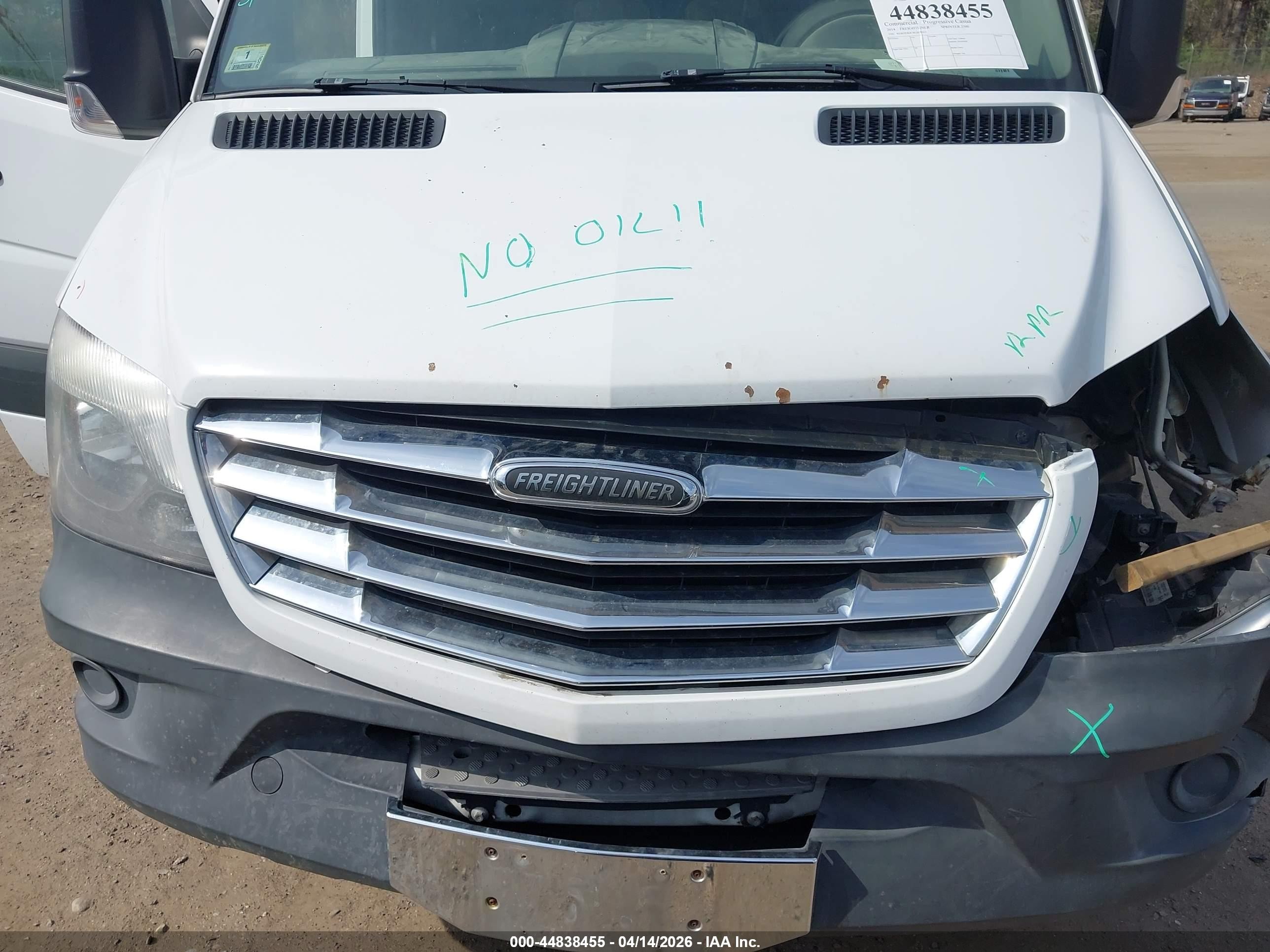 2014 Freightliner Sprinter 2500 High  Roof White vin: WDRPE8DC8E5870513