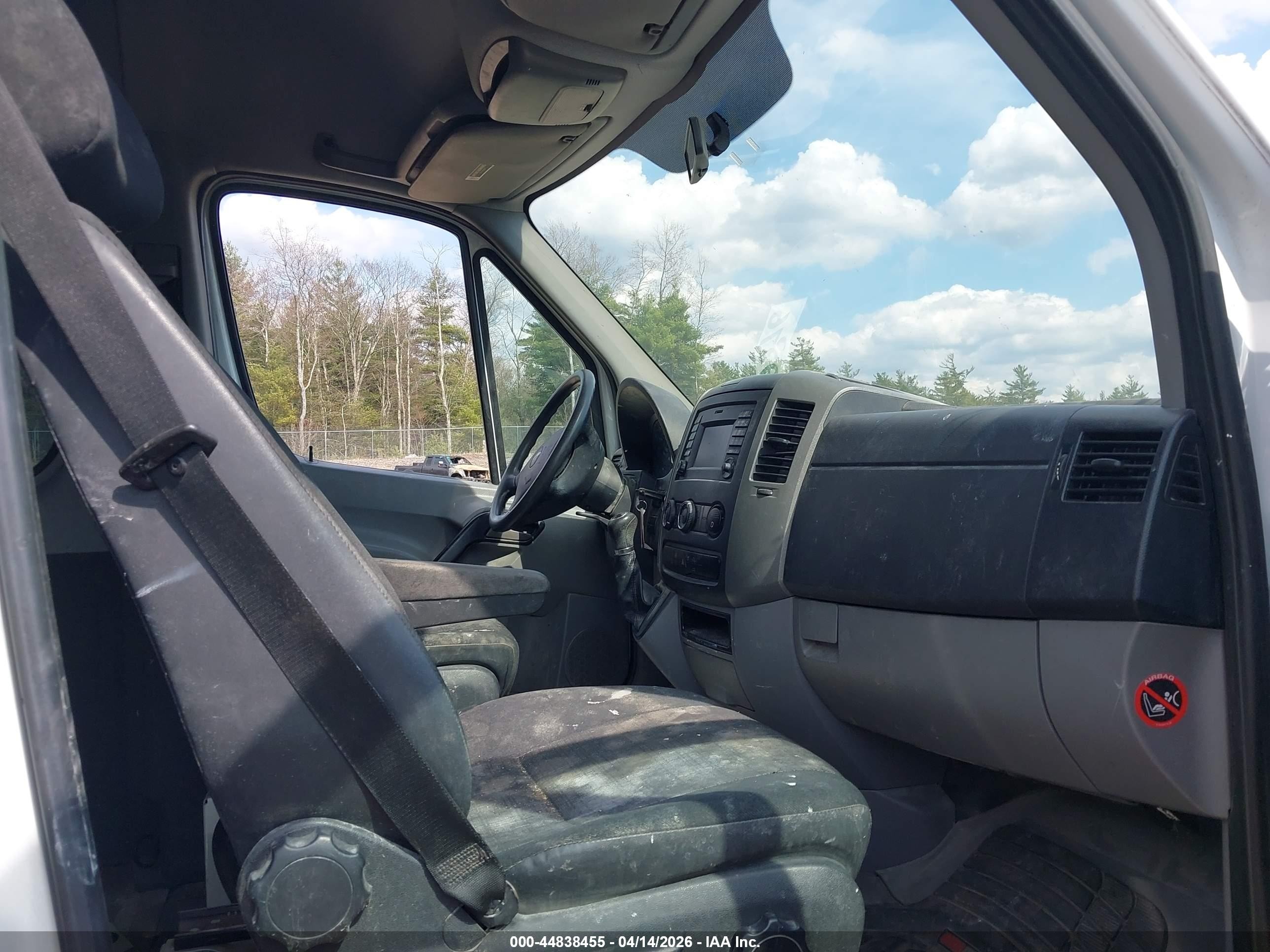 2014 Freightliner Sprinter 2500 High  Roof White vin: WDRPE8DC8E5870513