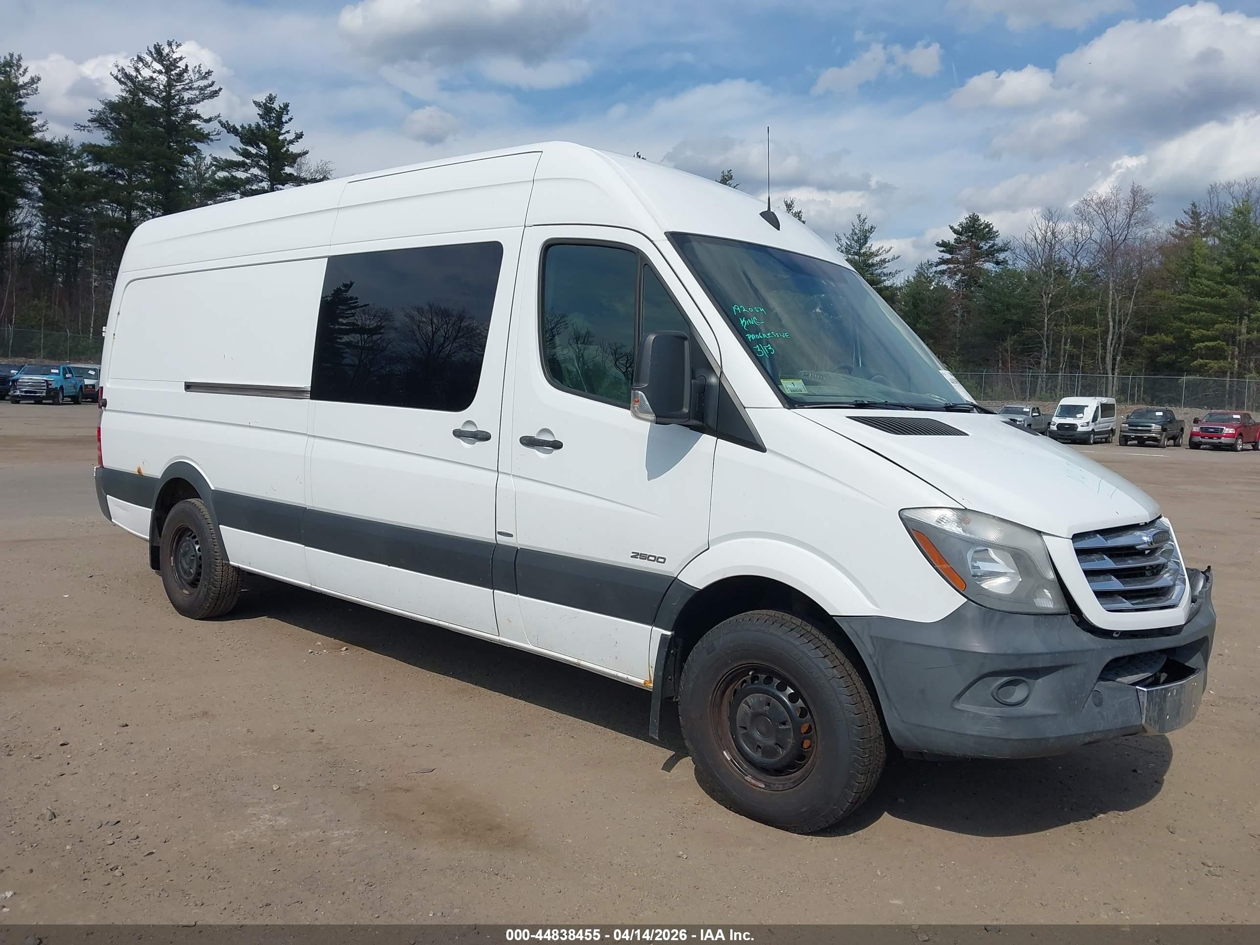 2014 Freightliner Sprinter 2500 High  Roof White vin: WDRPE8DC8E5870513