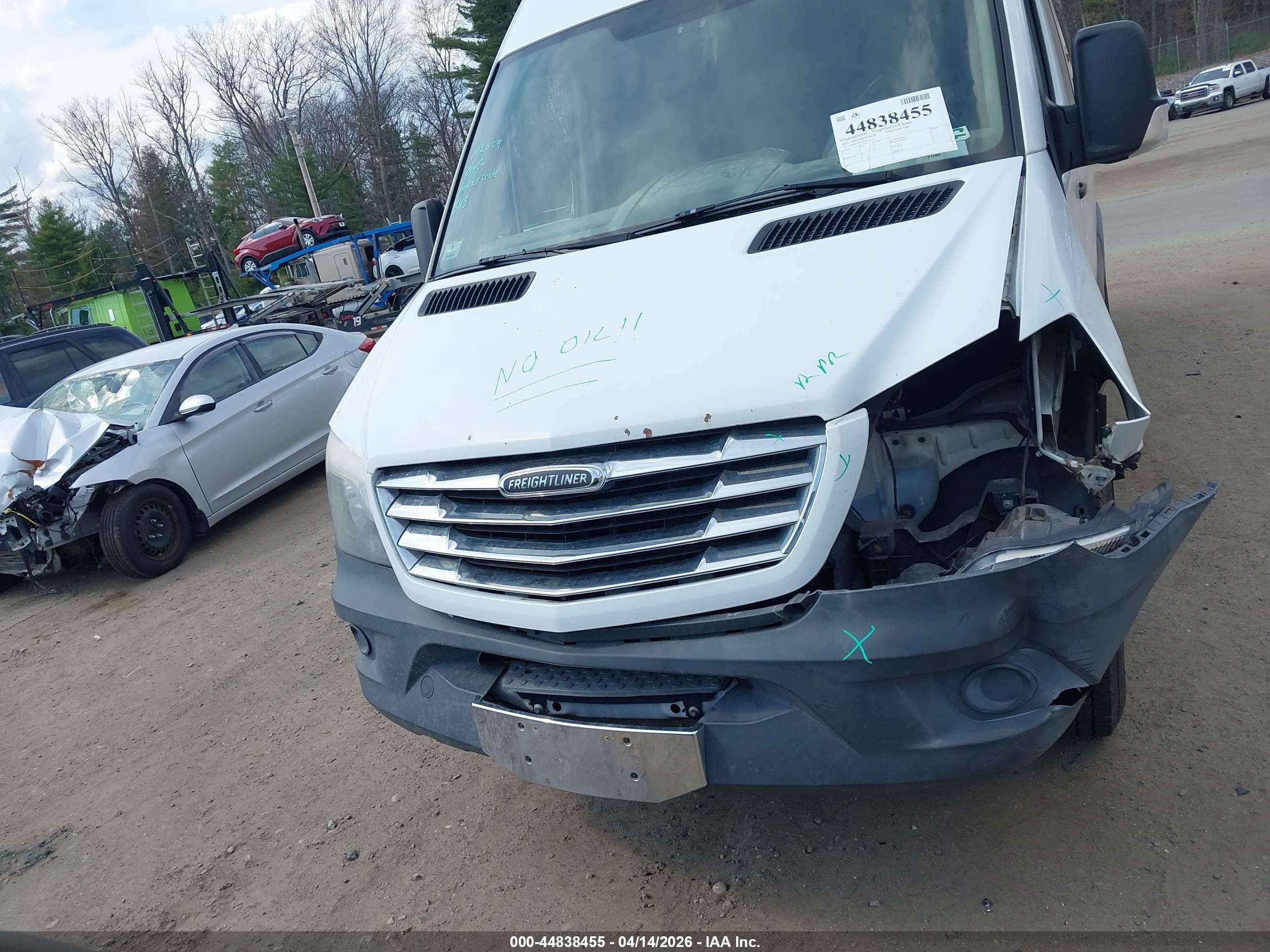 2014 Freightliner Sprinter 2500 High  Roof White vin: WDRPE8DC8E5870513