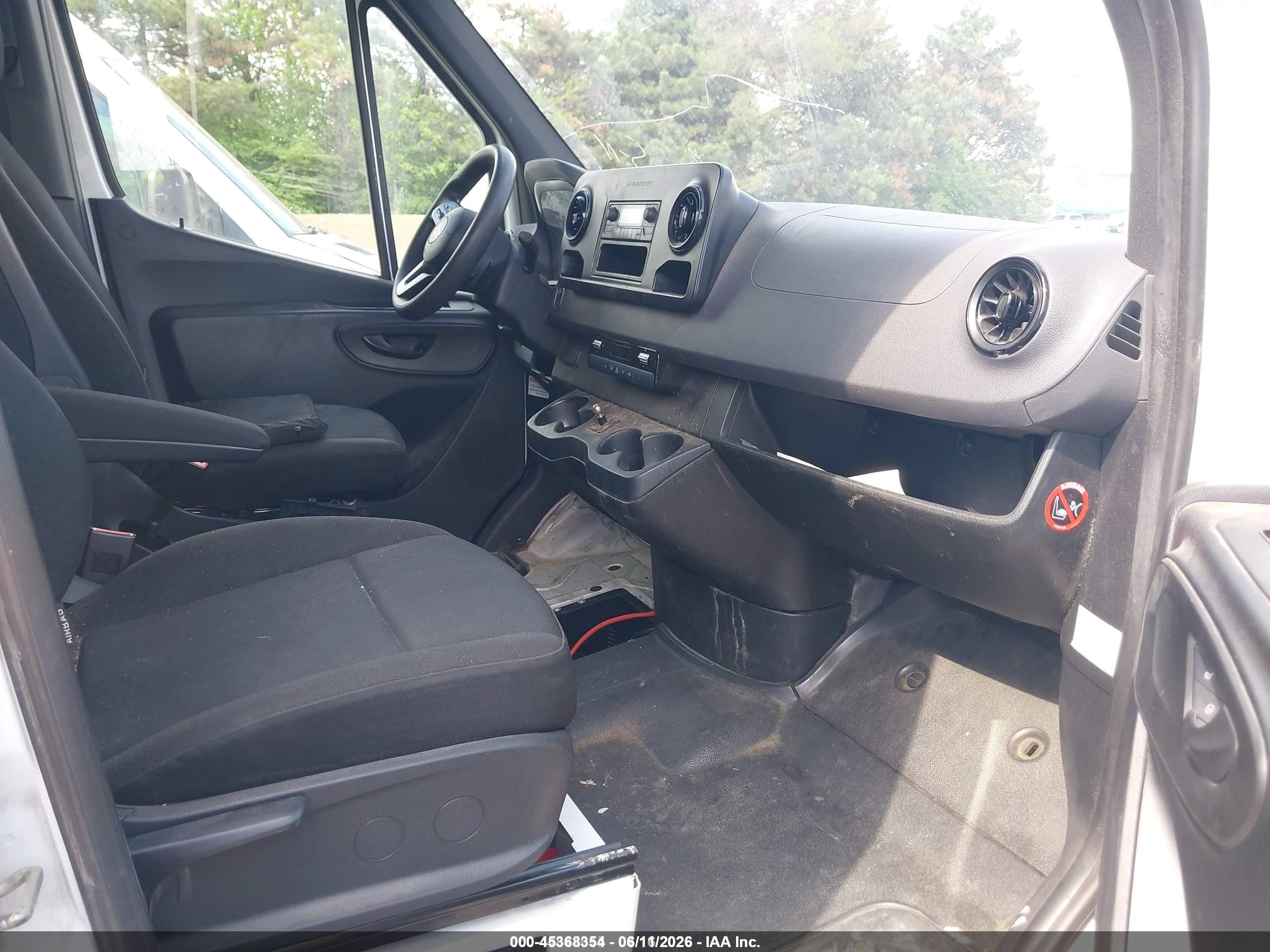2019 Freightliner Sprinter 2500 High Roof V6 White vin: WDRPF1CD5KT007299