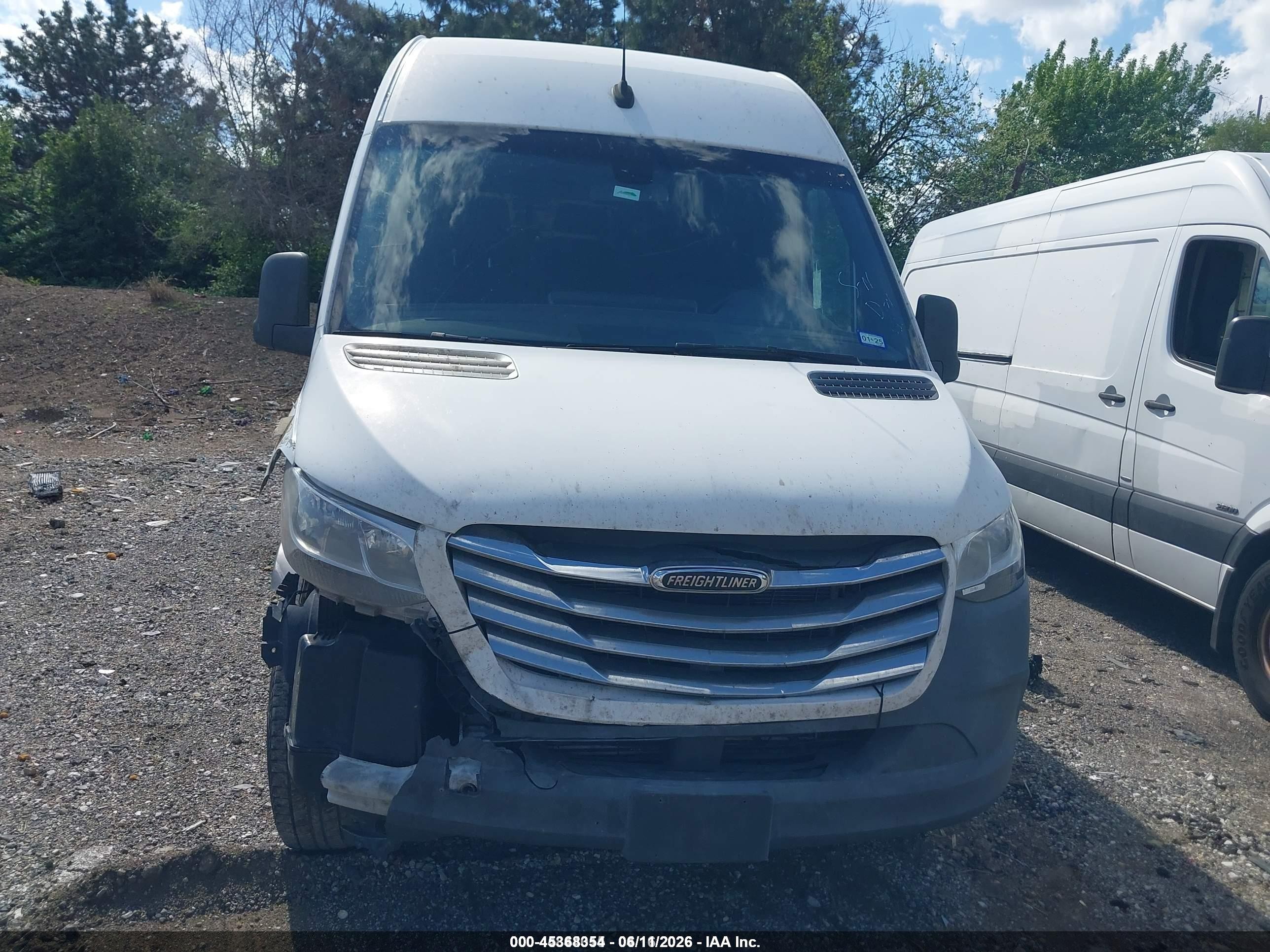2019 Freightliner Sprinter 2500 High Roof V6 White vin: WDRPF1CD5KT007299