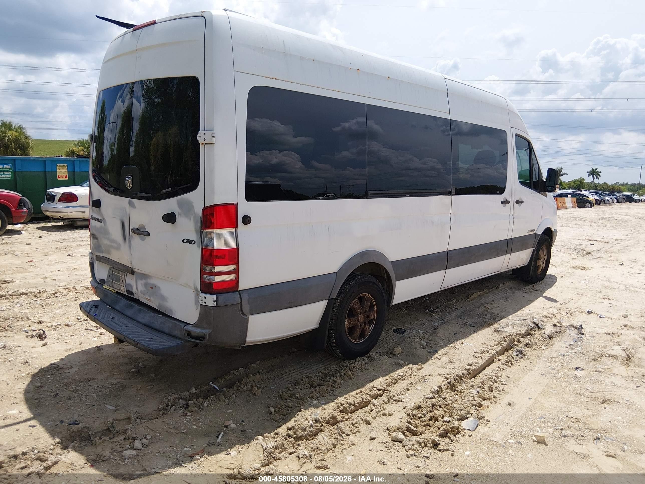 2008 Dodge Sprinter Wagon 2500 White vin: WDWPE845685331603