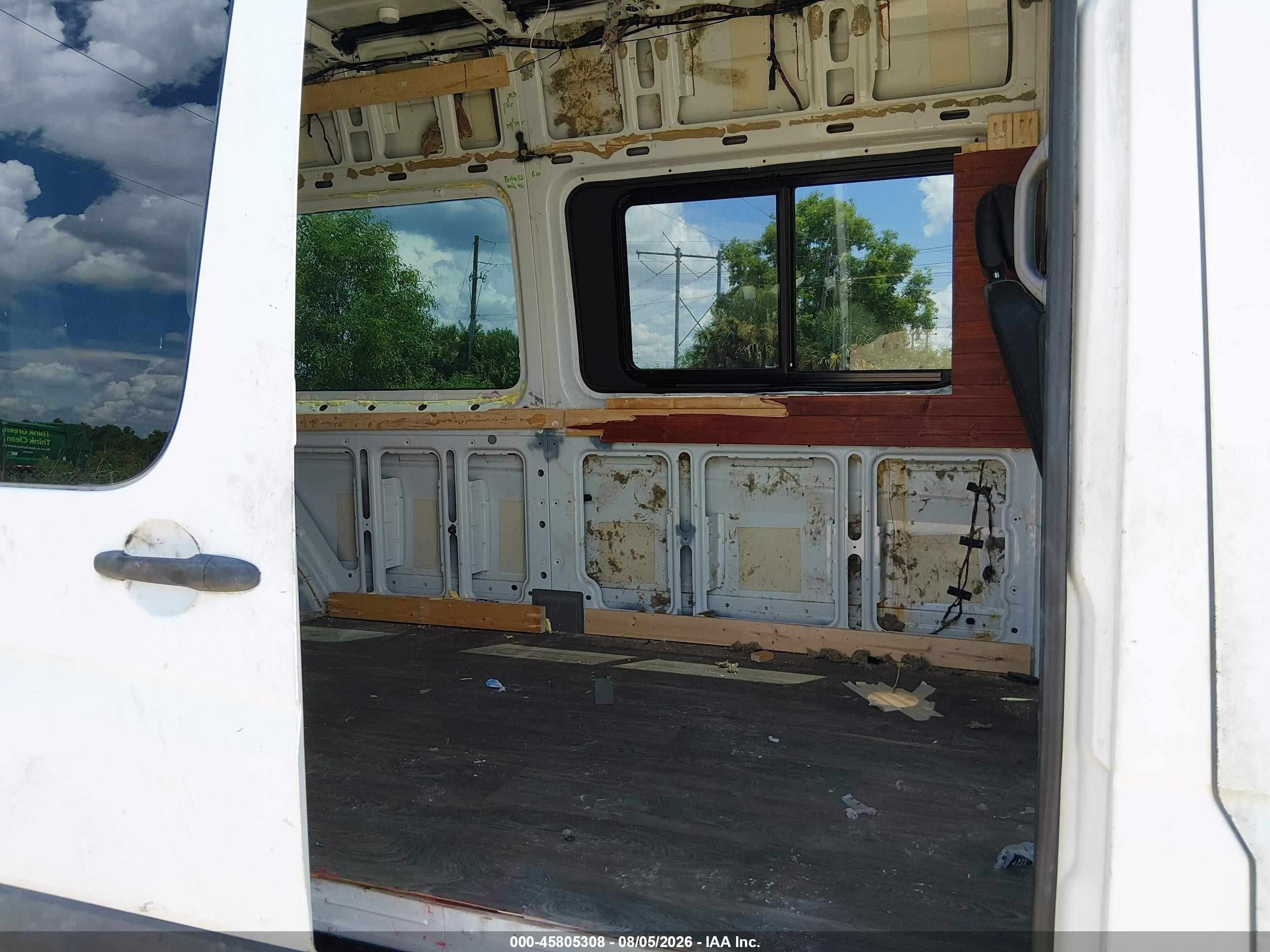 2008 Dodge Sprinter Wagon 2500 White vin: WDWPE845685331603