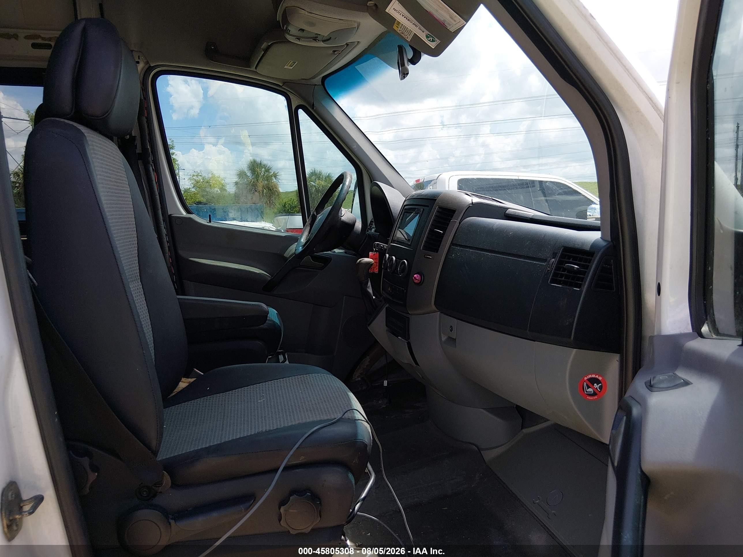 2008 Dodge Sprinter Wagon 2500 White vin: WDWPE845685331603