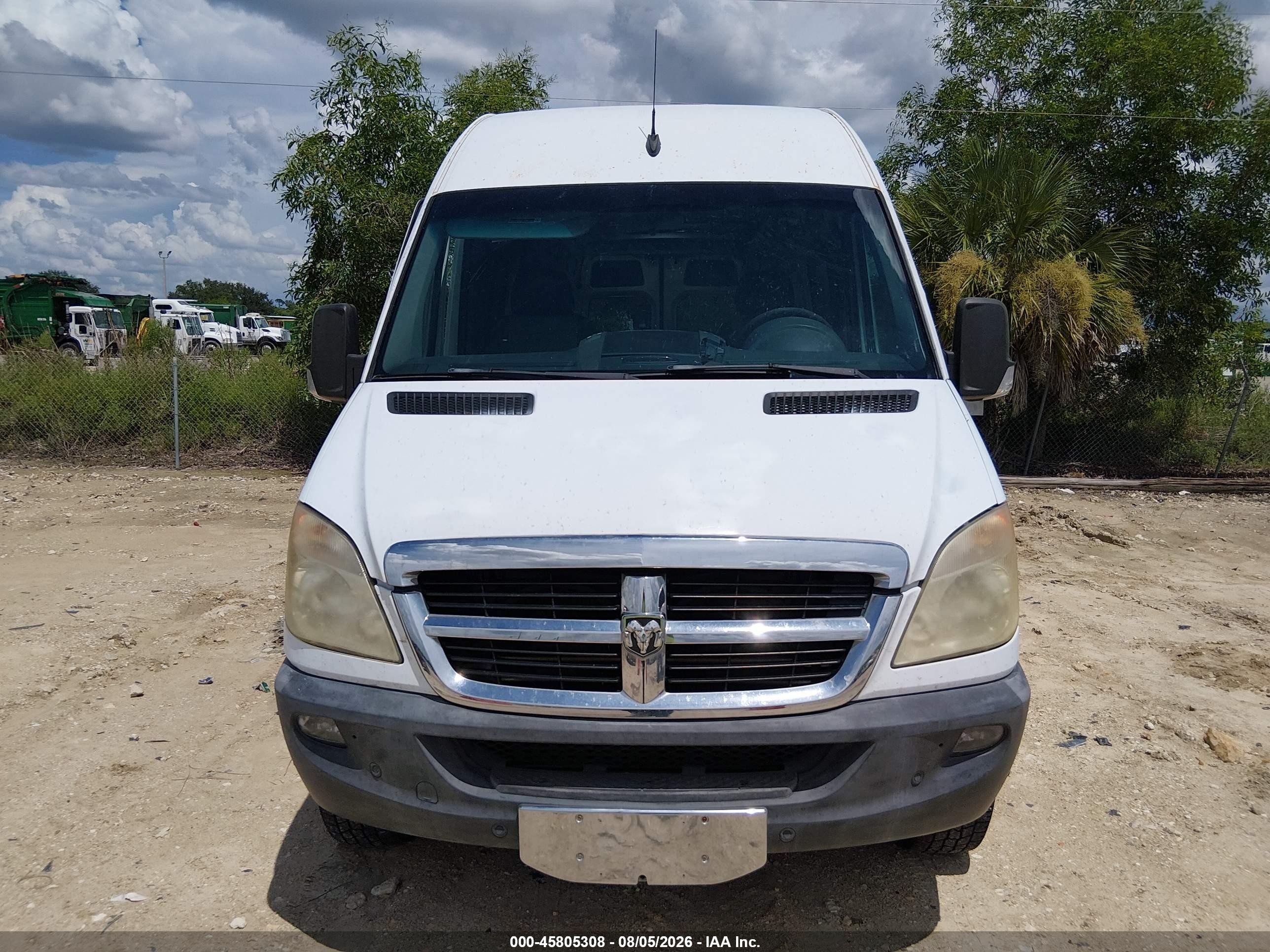 2008 Dodge Sprinter Wagon 2500 White vin: WDWPE845685331603