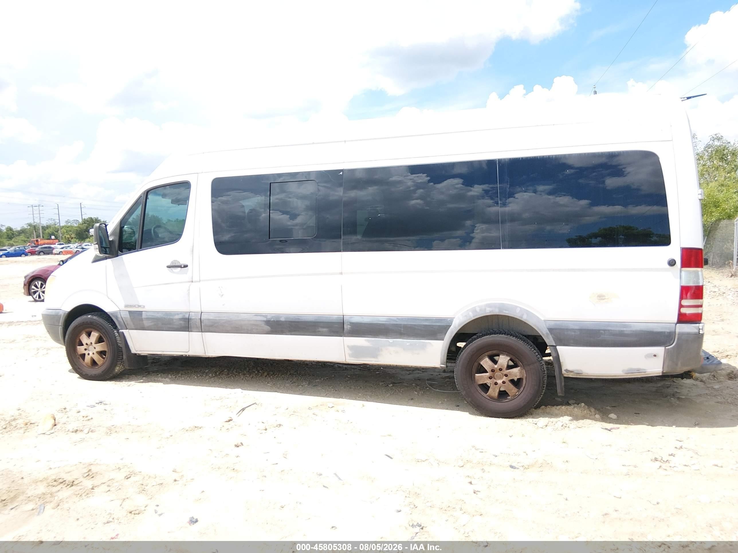 2008 Dodge Sprinter Wagon 2500 White vin: WDWPE845685331603