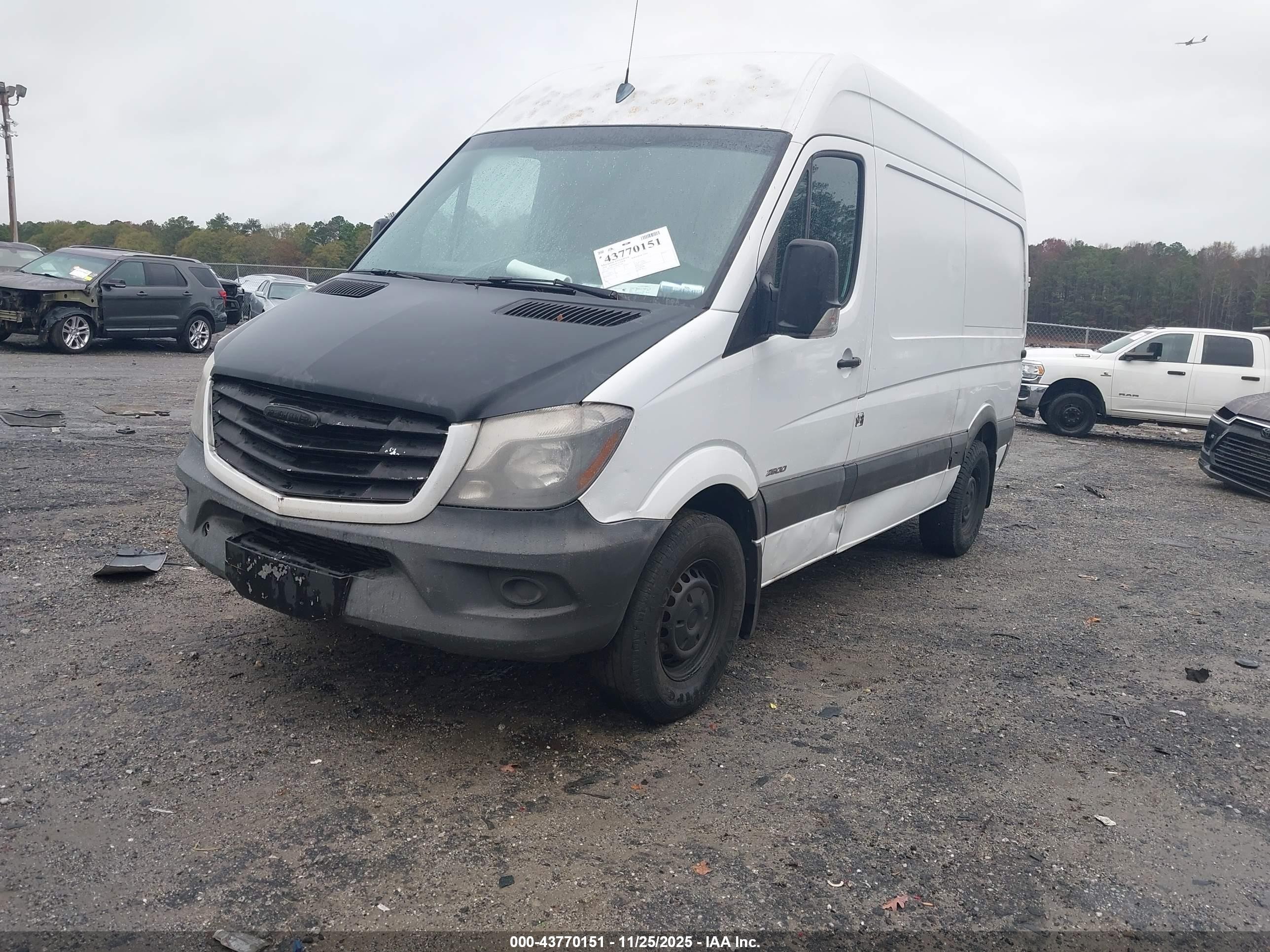 2014 Freightliner Sprinter 2500 Normal Roof White vin: WDYPE7CC0E5824805