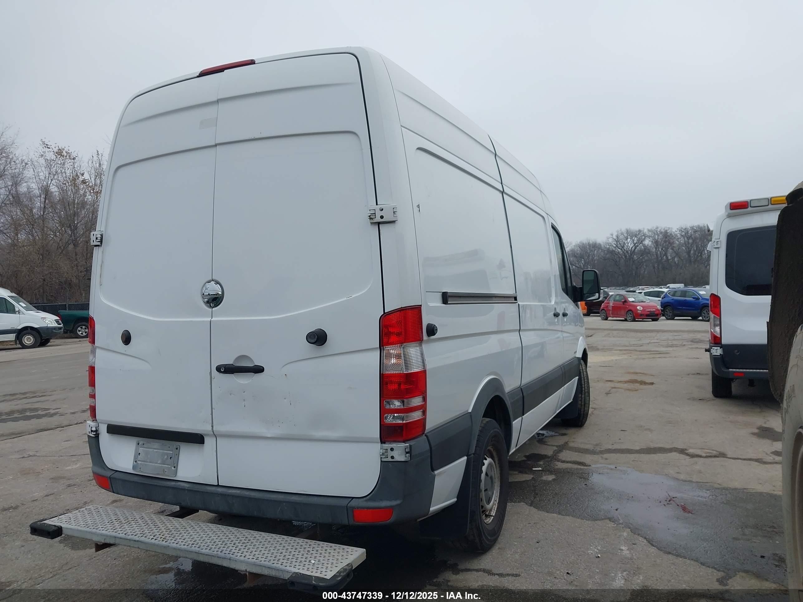 2014 Freightliner Sprinter 2500 Normal Roof White vin: WDYPE7CC3E5840772