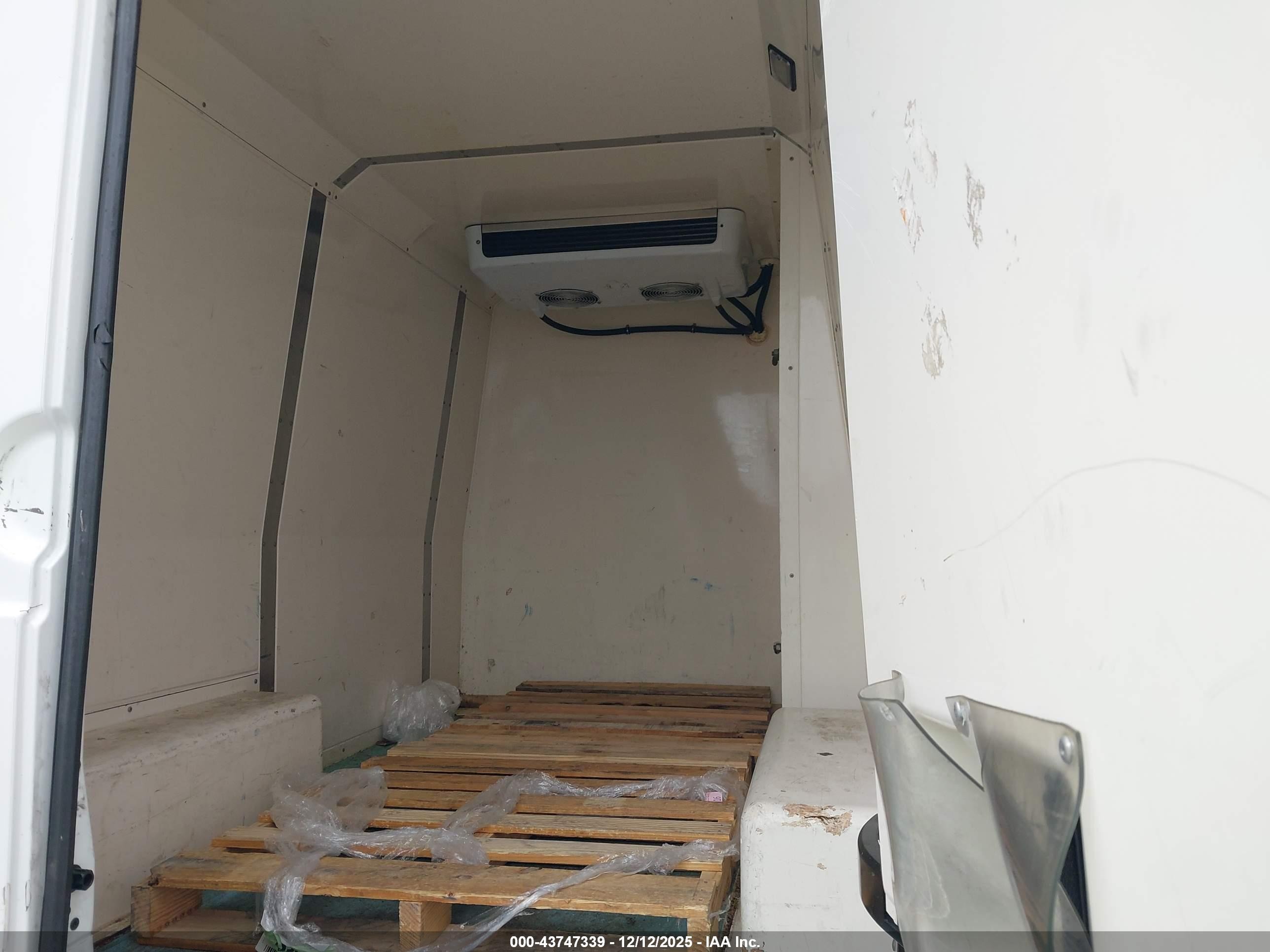 2014 Freightliner Sprinter 2500 Normal Roof White vin: WDYPE7CC3E5840772