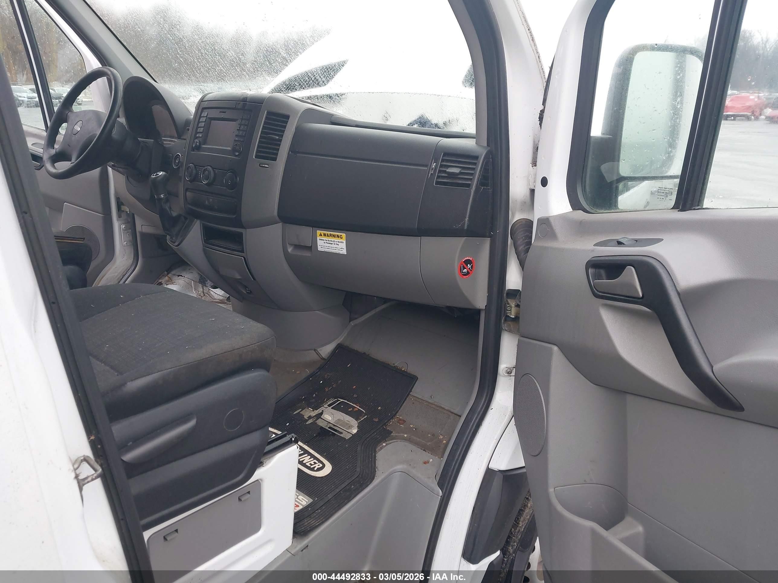 2014 Freightliner Sprinter 2500 Normal Roof White vin: WDYPE7CC5E5840773
