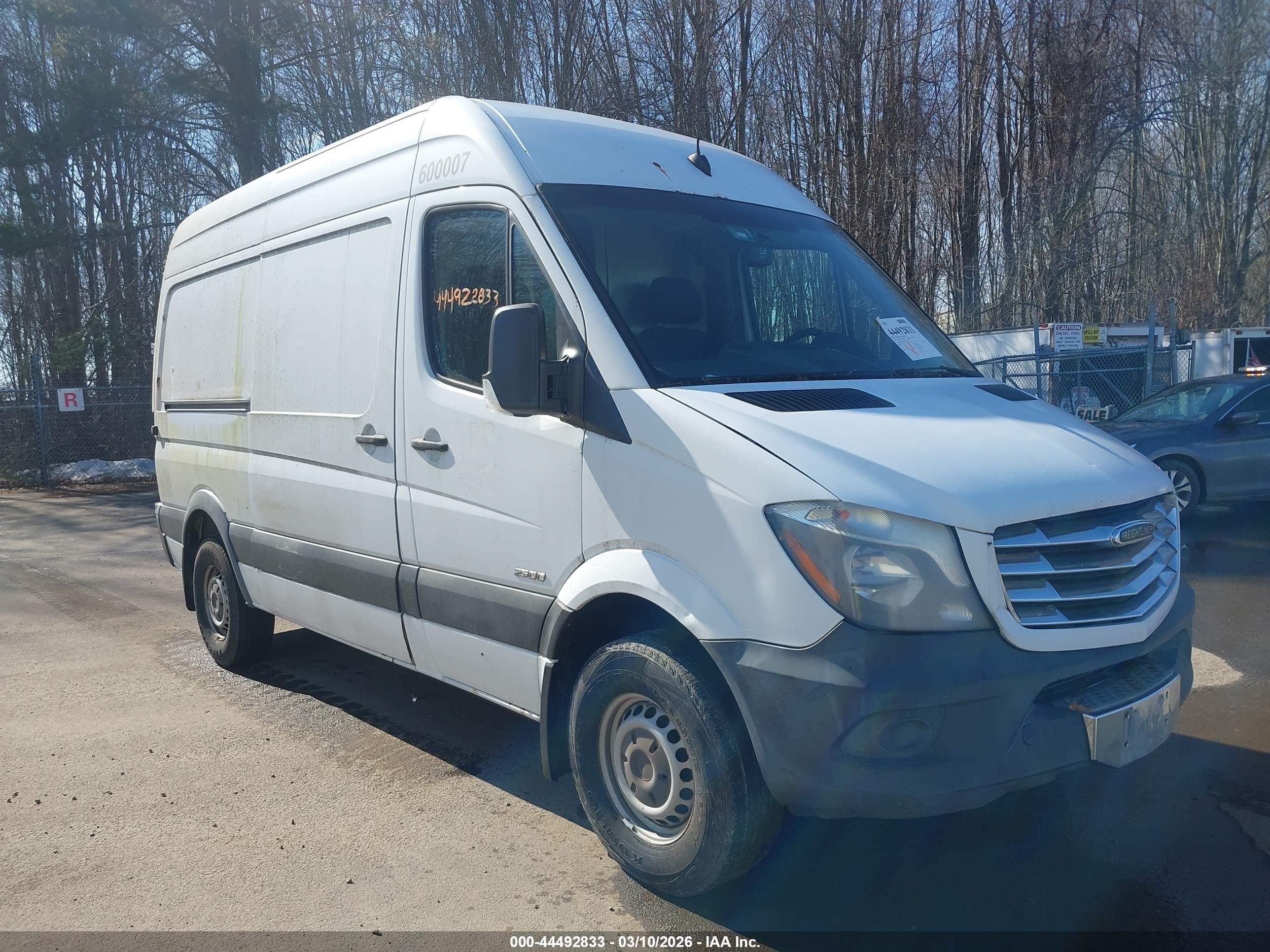 2014 Freightliner Sprinter 2500 Normal Roof White vin: WDYPE7CC5E5840773