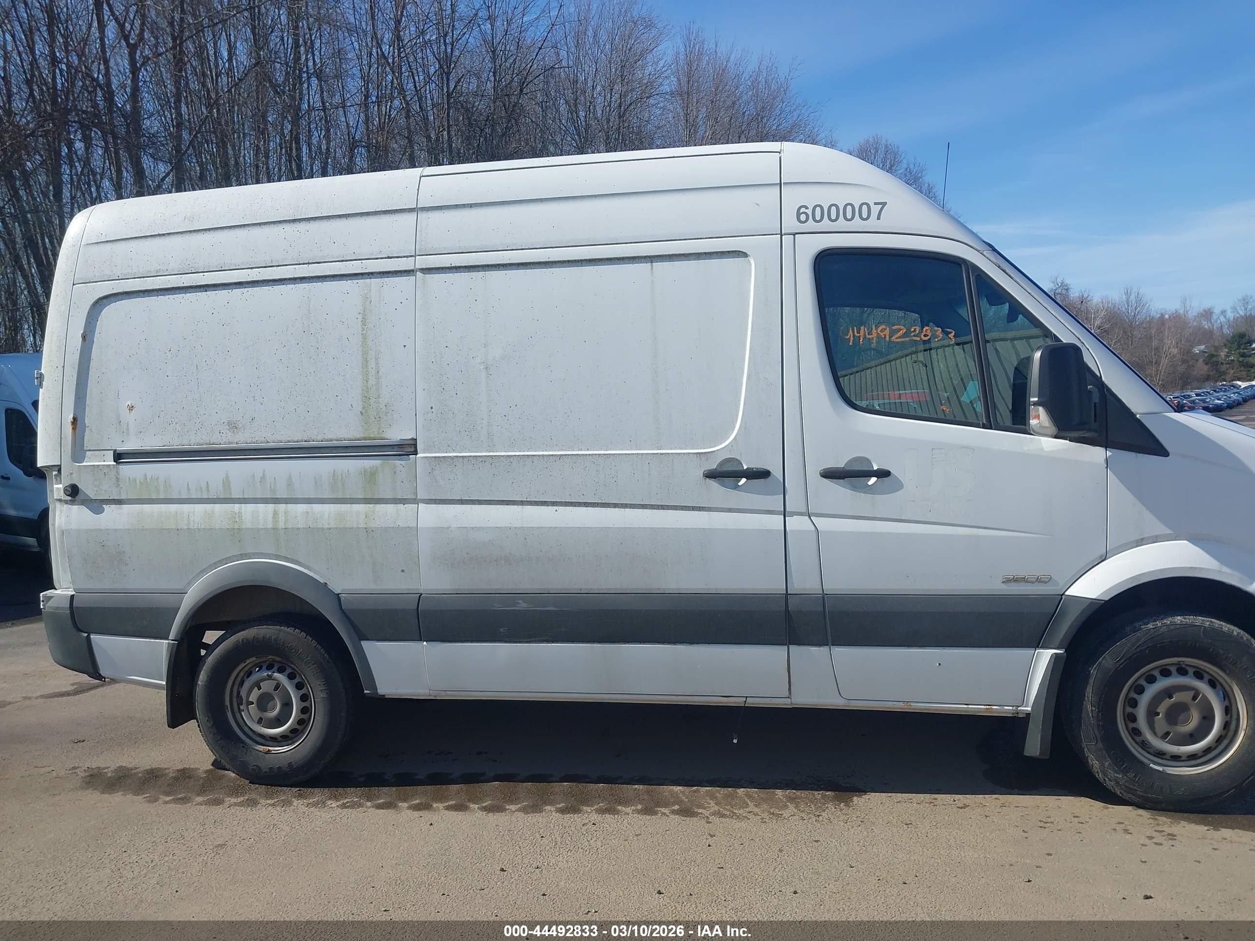 2014 Freightliner Sprinter 2500 Normal Roof White vin: WDYPE7CC5E5840773