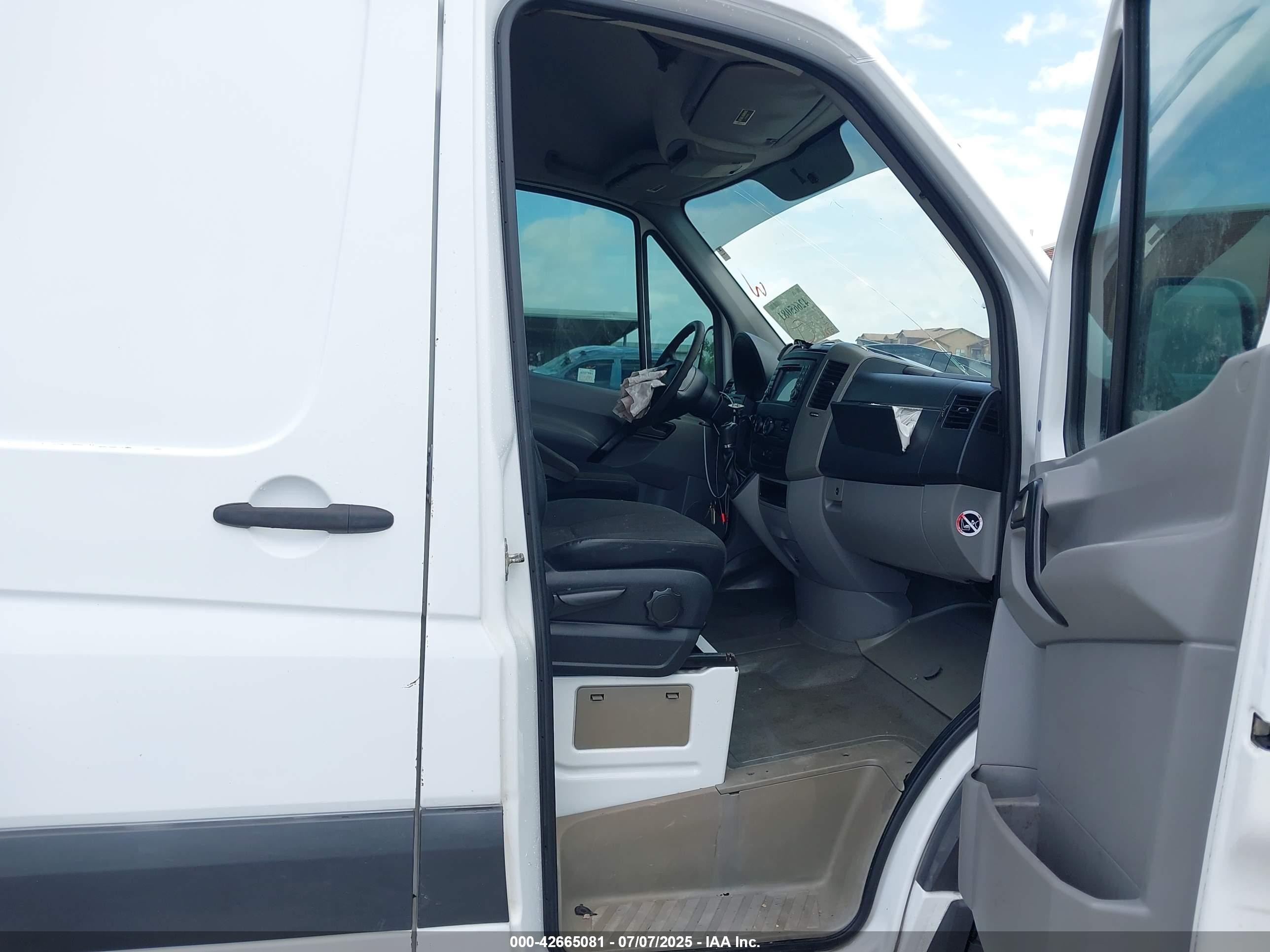 2014 Freightliner Sprinter 2500 Normal Roof White vin: WDYPE7DC6E5866295