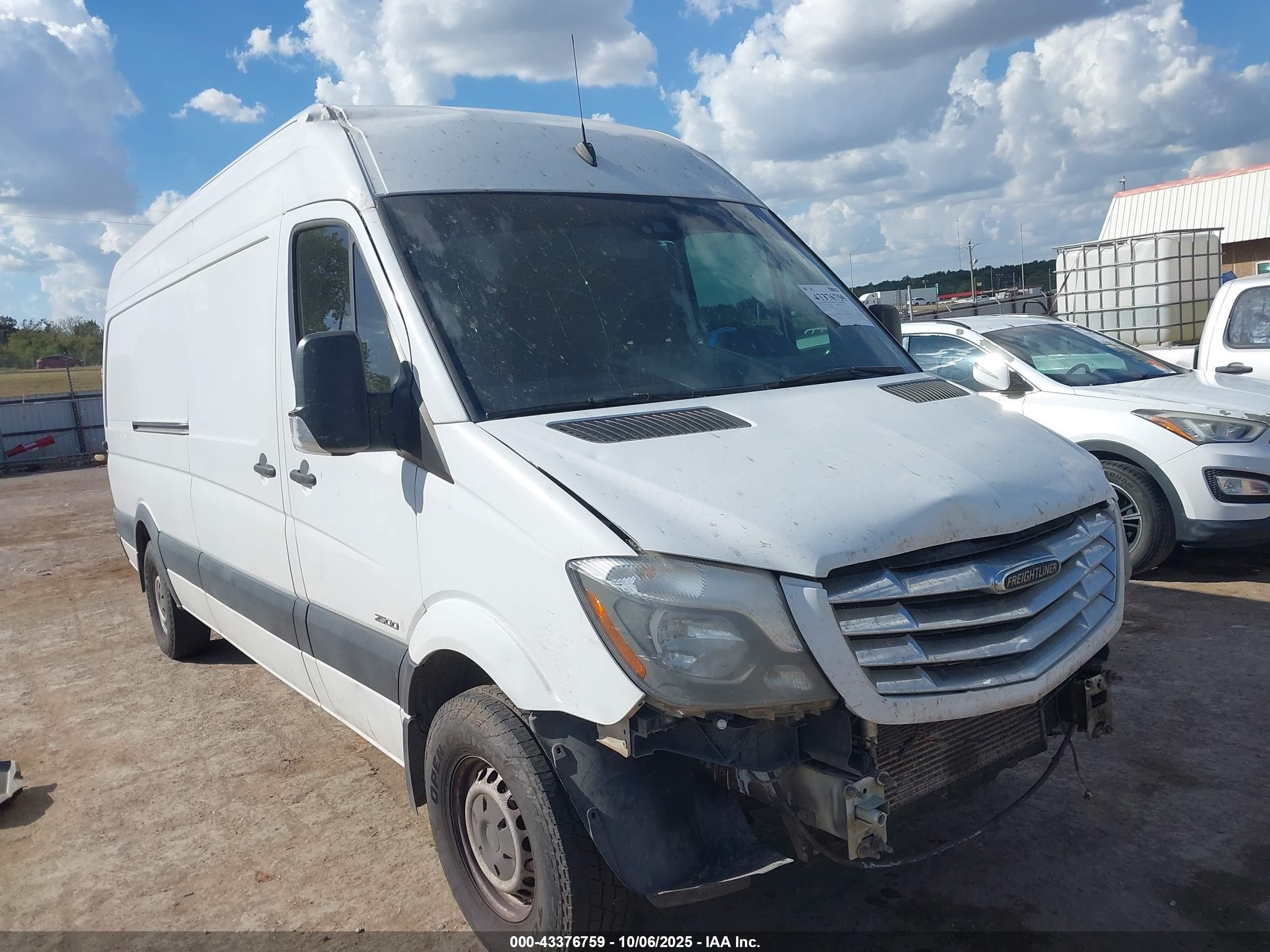 2014 Freightliner Sprinter 2500 High  Roof White vin: WDYPE8CCXE5908281