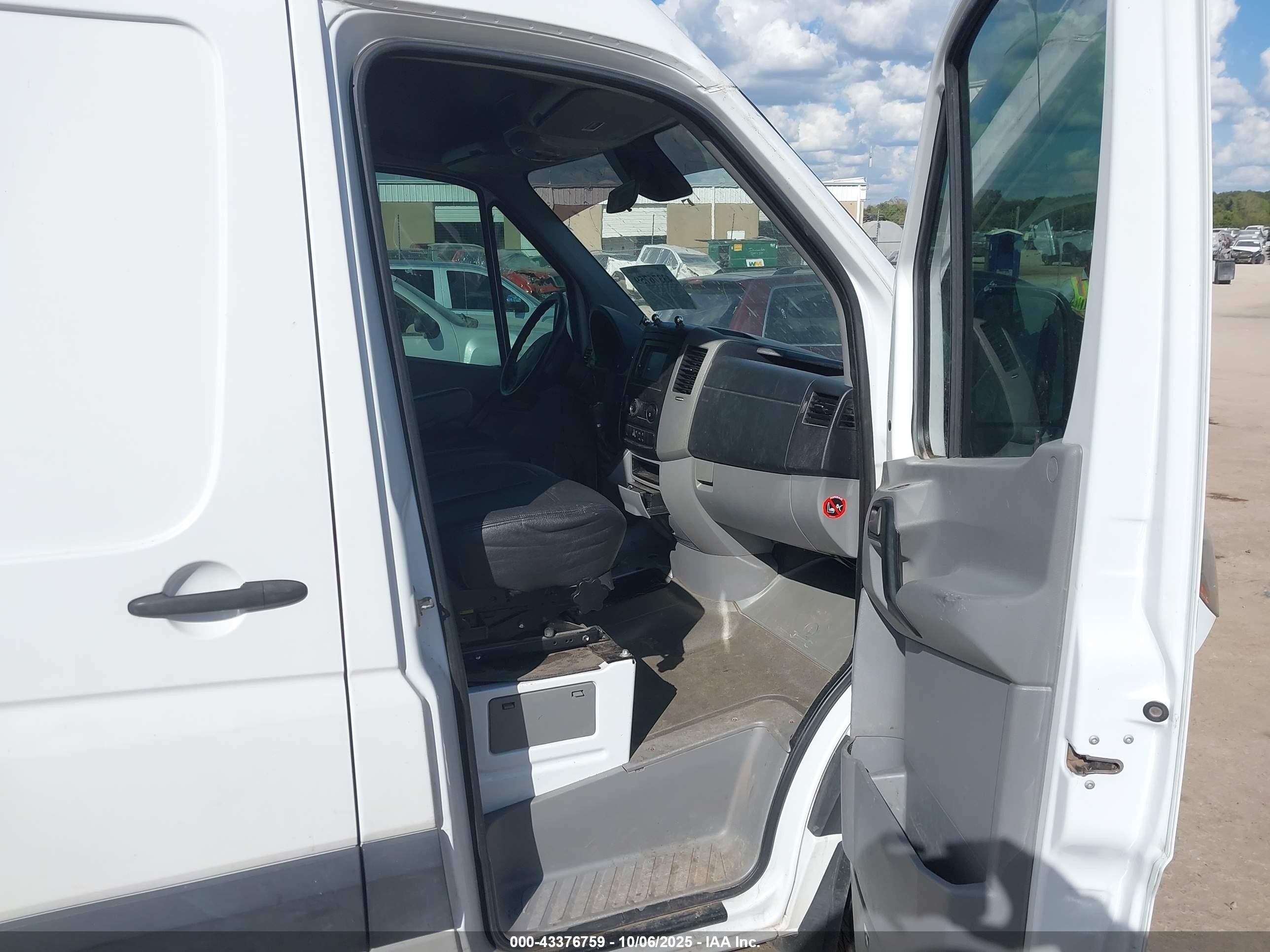 2014 Freightliner Sprinter 2500 High  Roof White vin: WDYPE8CCXE5908281